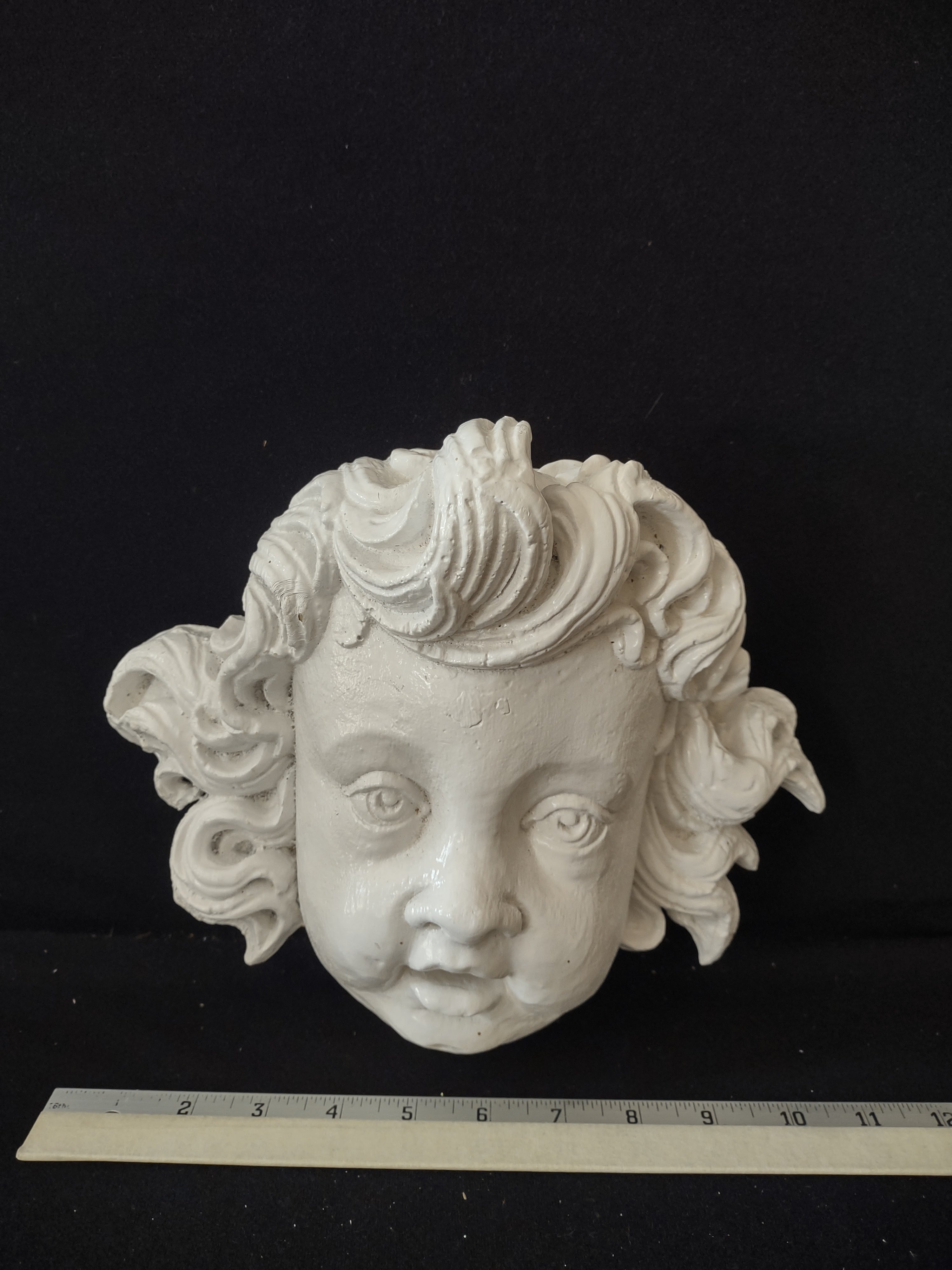 Hand Made White Cherub Garden Wall Hanging (Lot 3937)
