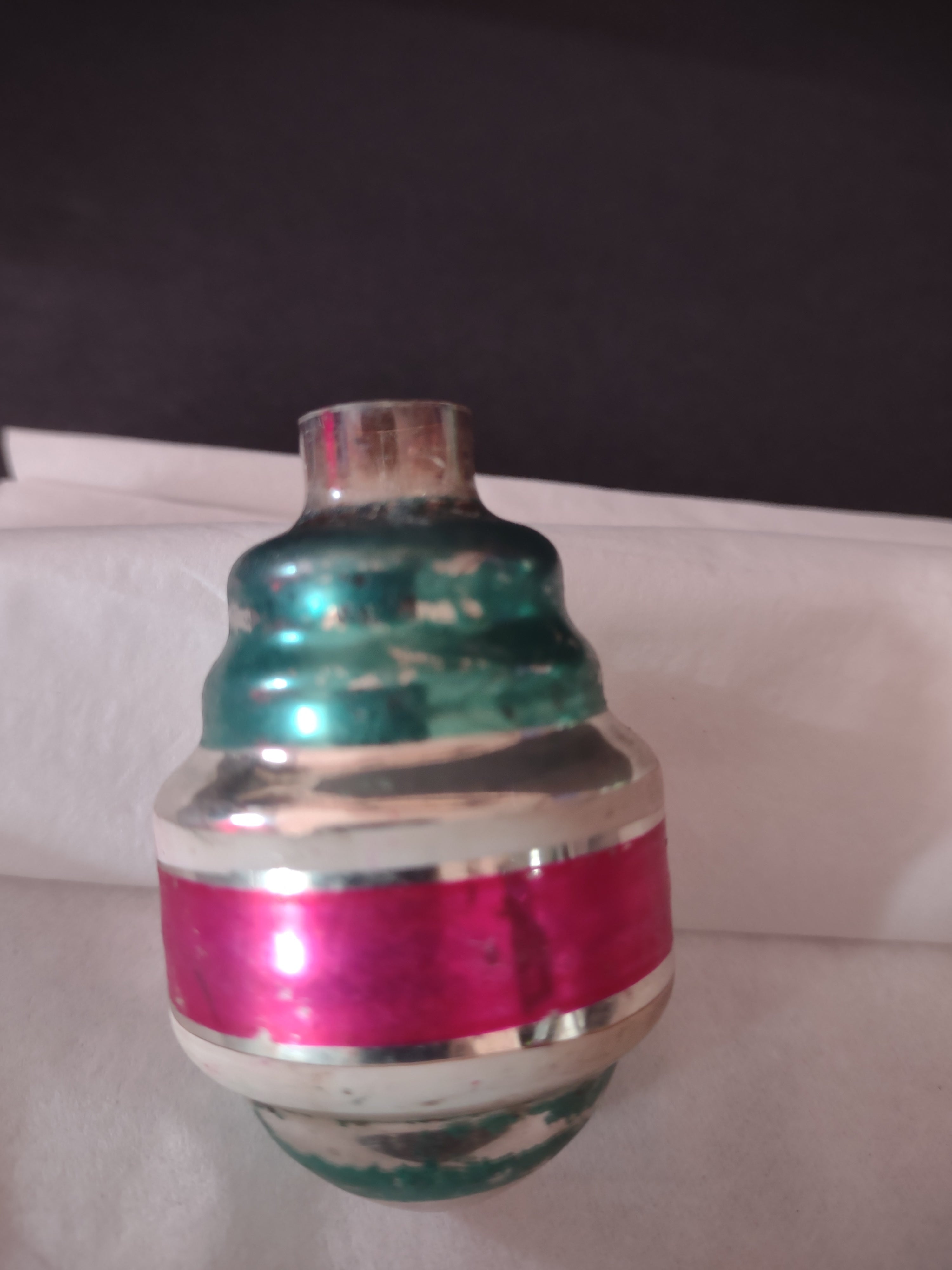 Christmas Shiny Brite Glass Ornaments Silver Non Silver Missing Tops (Lot 4745)