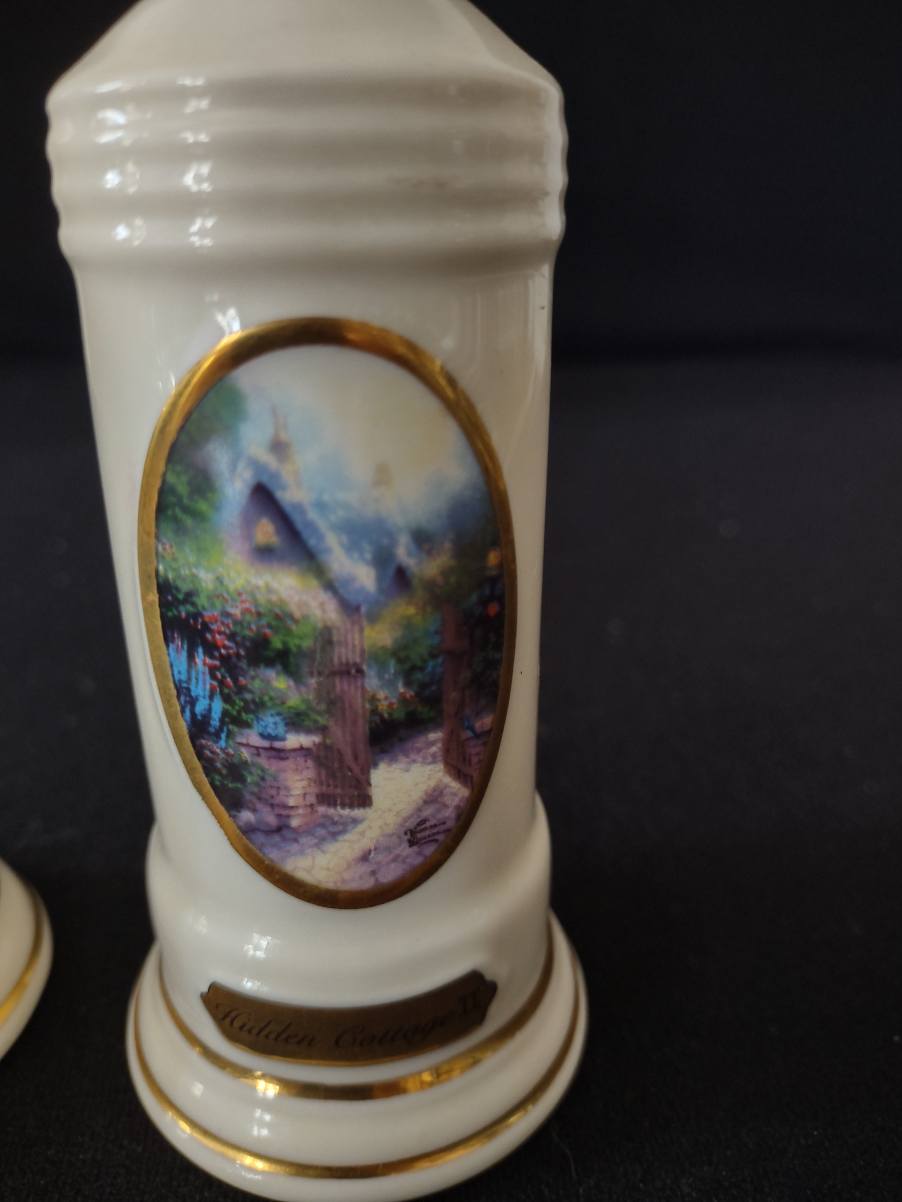 Avon Thomas Kinkade Salt Pepper Tray Sweet Heart & Hidden Cottage (Lot 3683)
