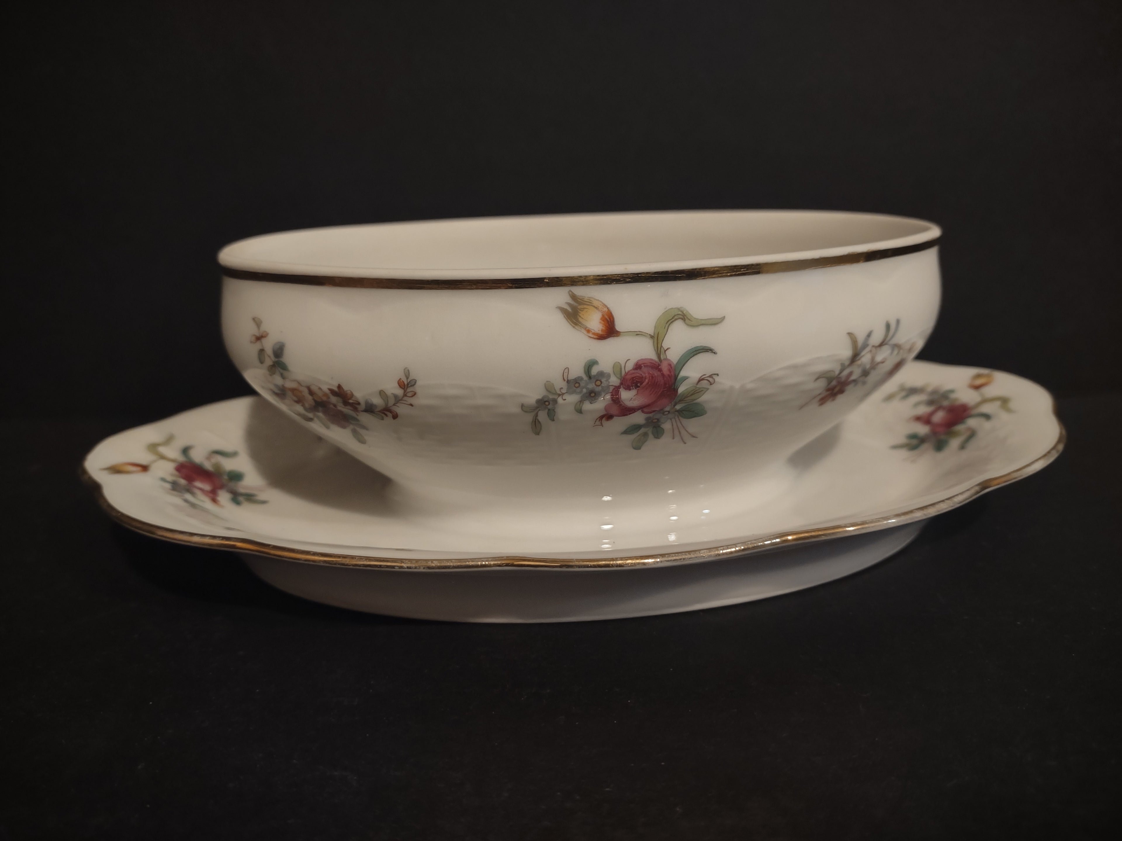 Haviland Limoges France Gold Trim Gravy Bowl Flower Design (lot 596)