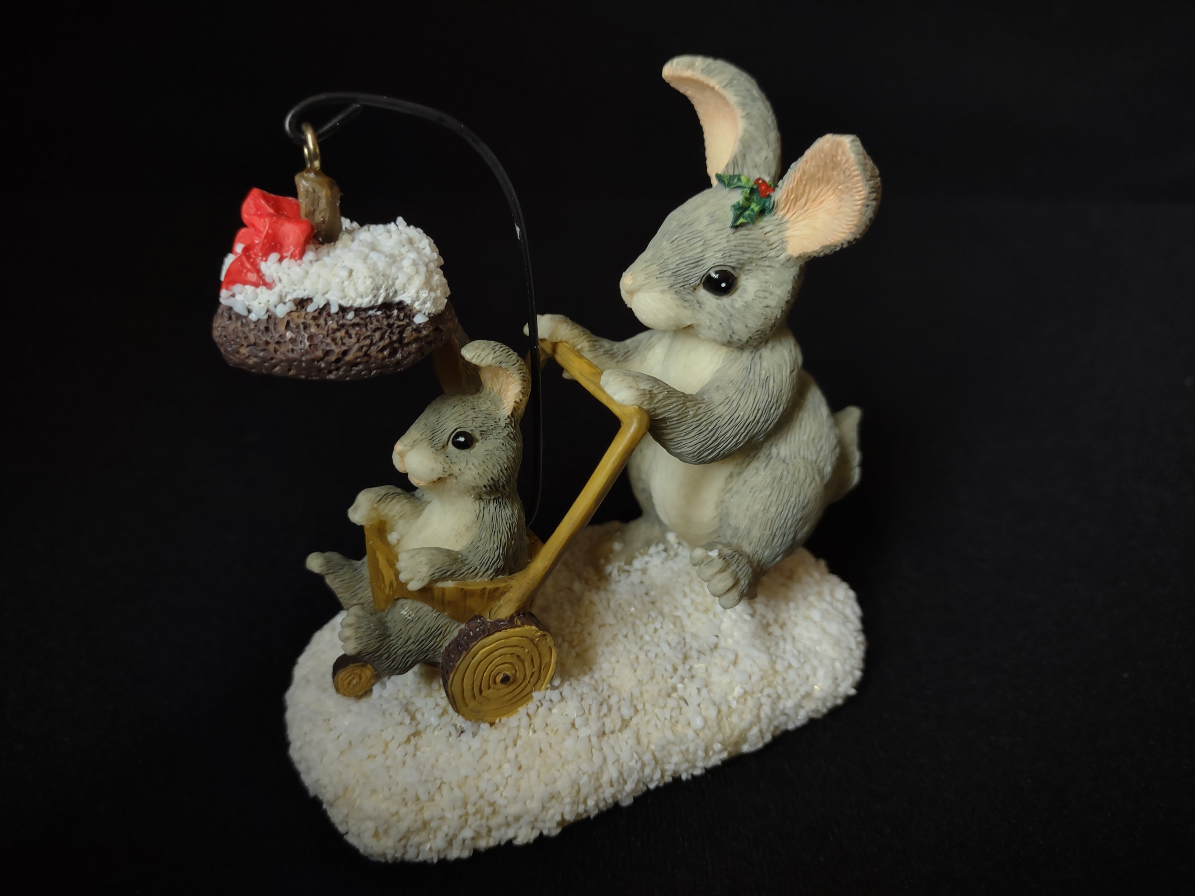 Charming Tails Christmas Stroll Bunnies Fitz and Floyd (lot 1734)