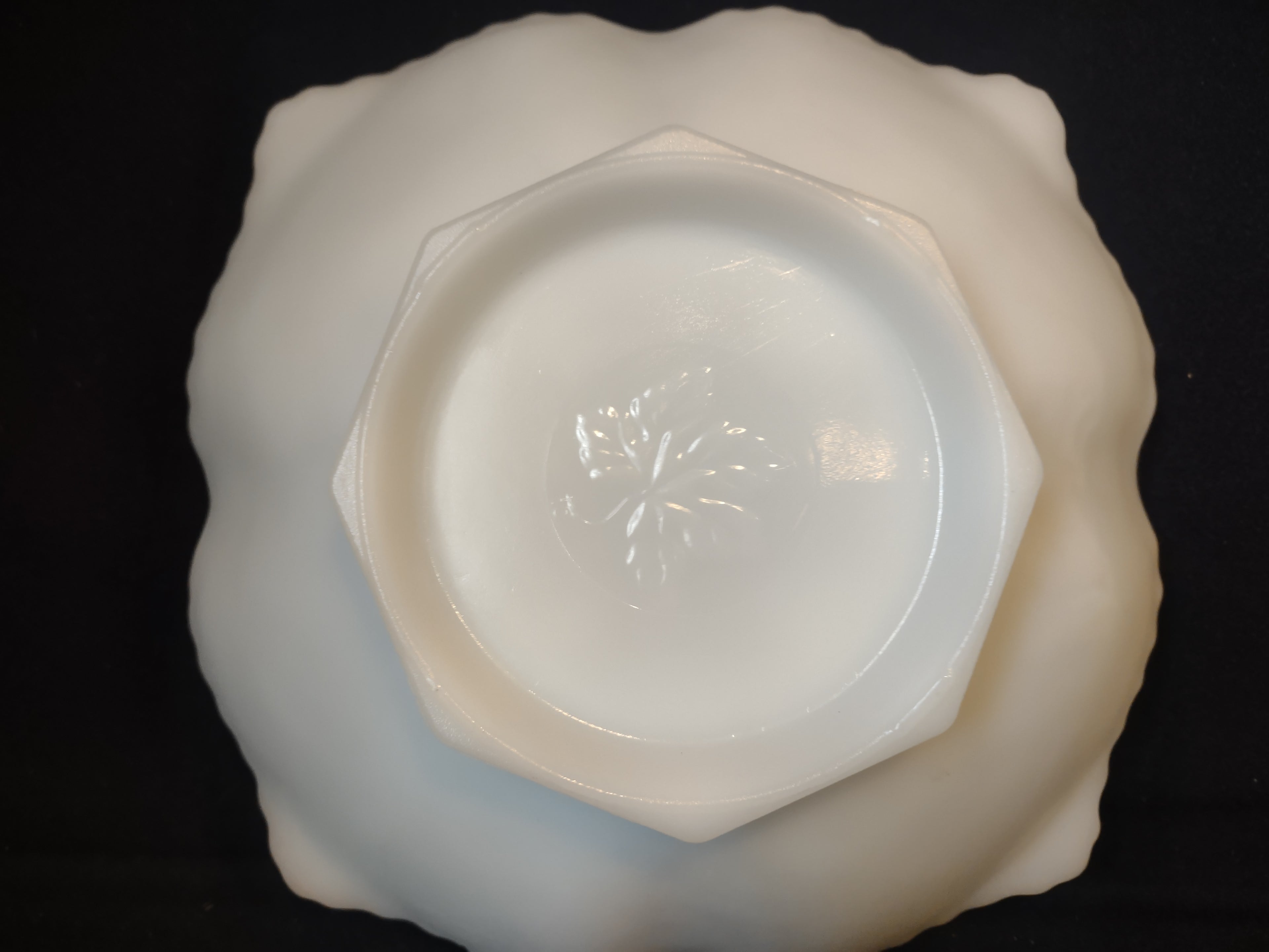 Vintage Milk Glass Grape Gold Trim Anchor Hocking Serving Platter (lot 2597c)