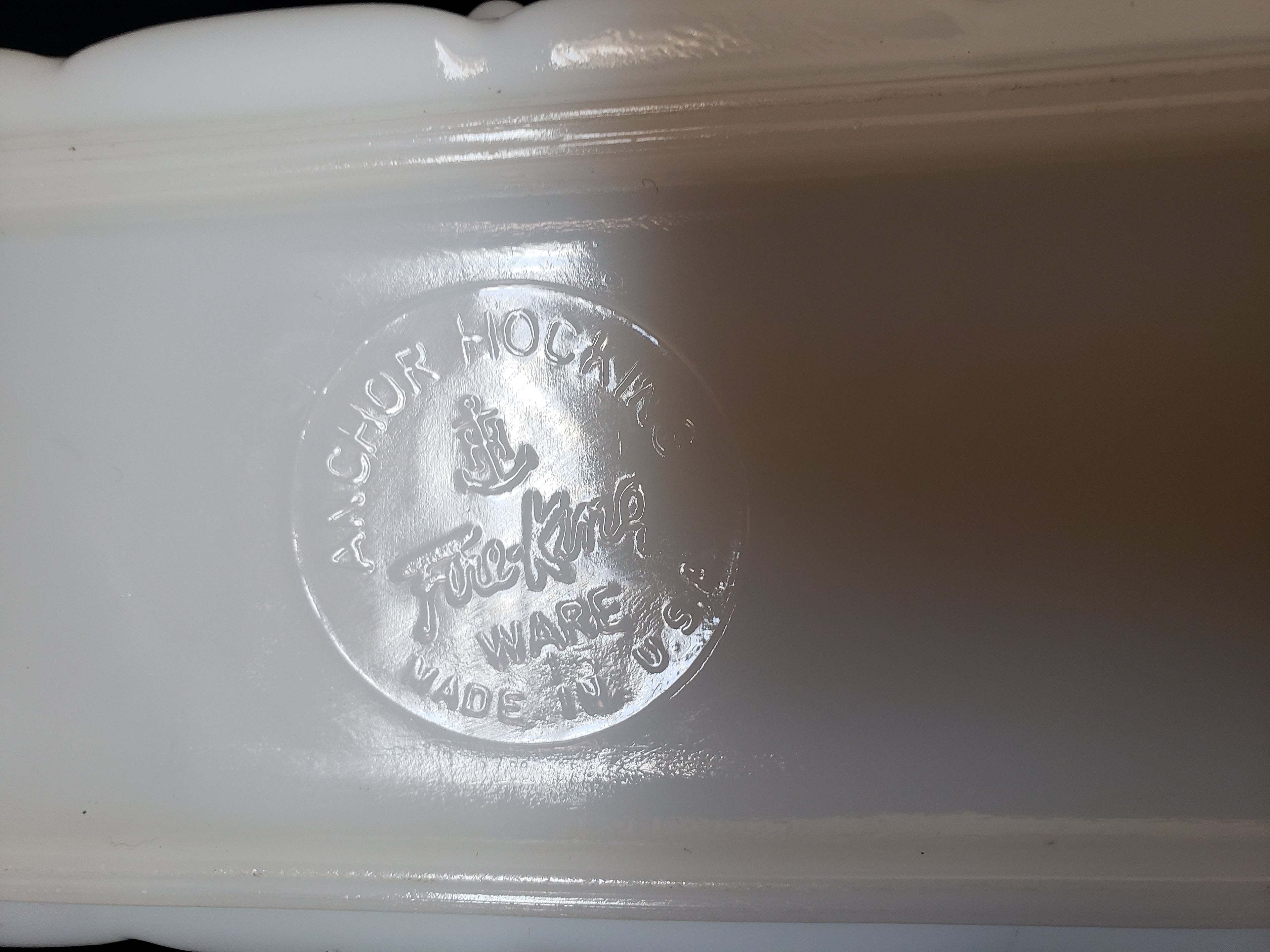 Vintage Anchor Hocking Milk Glass Planter Grape Pattern Rectangle (lot 2217)