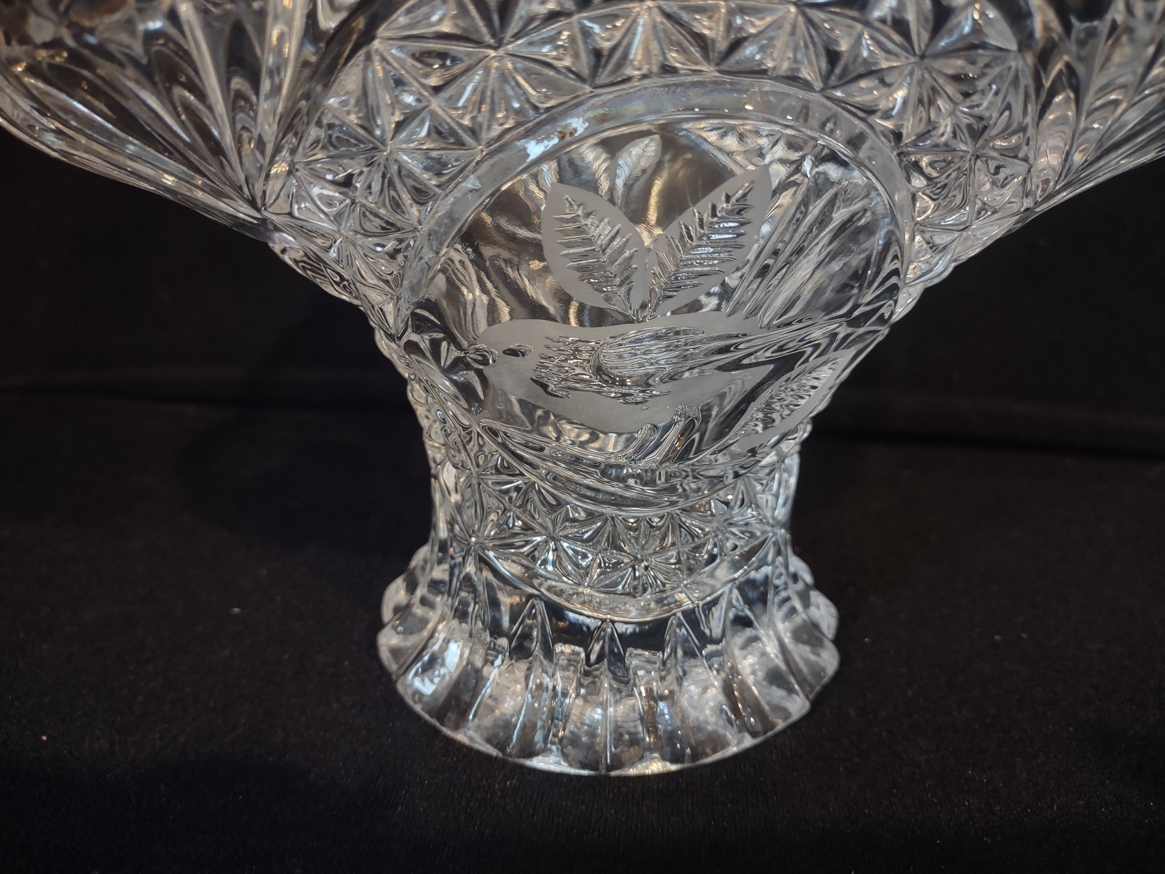 Hofbayer Byrdes Crystal Candy Dish with Handle (lot 2500c)