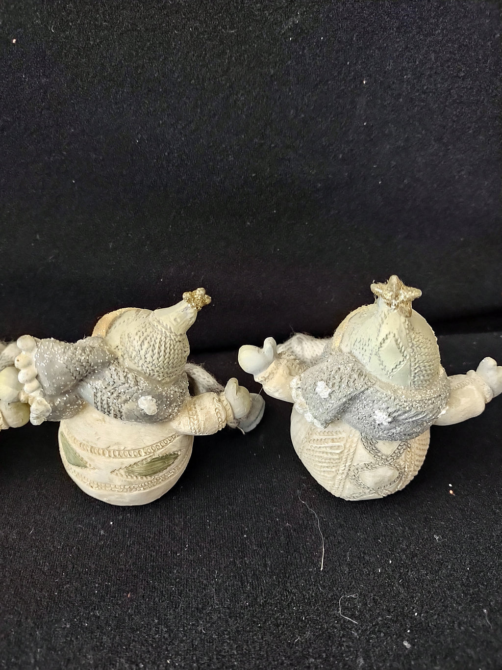 Christmas 4 Snowman Shelf Sitters Grey Beige Beanie Caps Star (Lot 3807)
