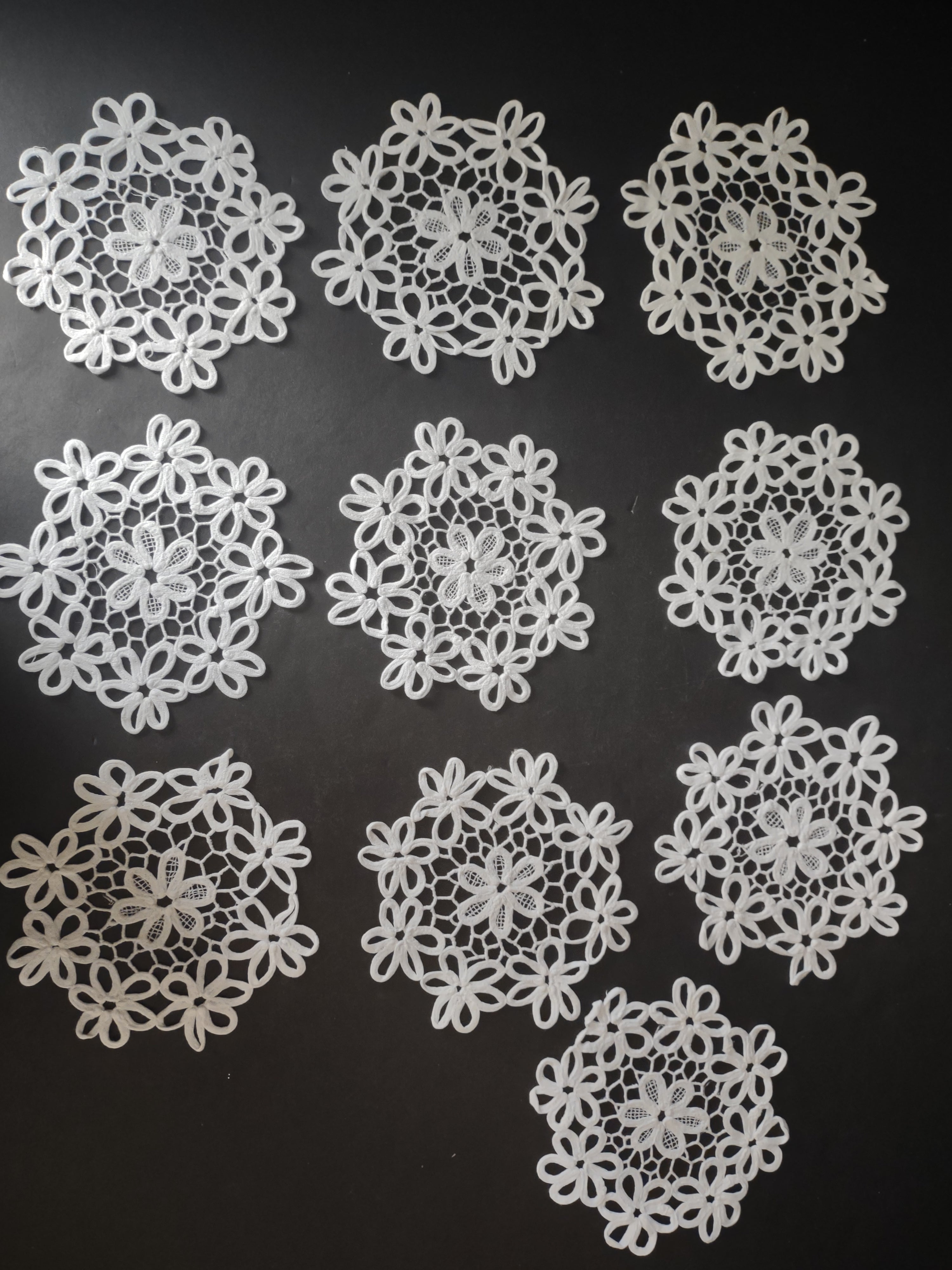 Set of 10 Snowflake Doilies 6" White (lot 1755)