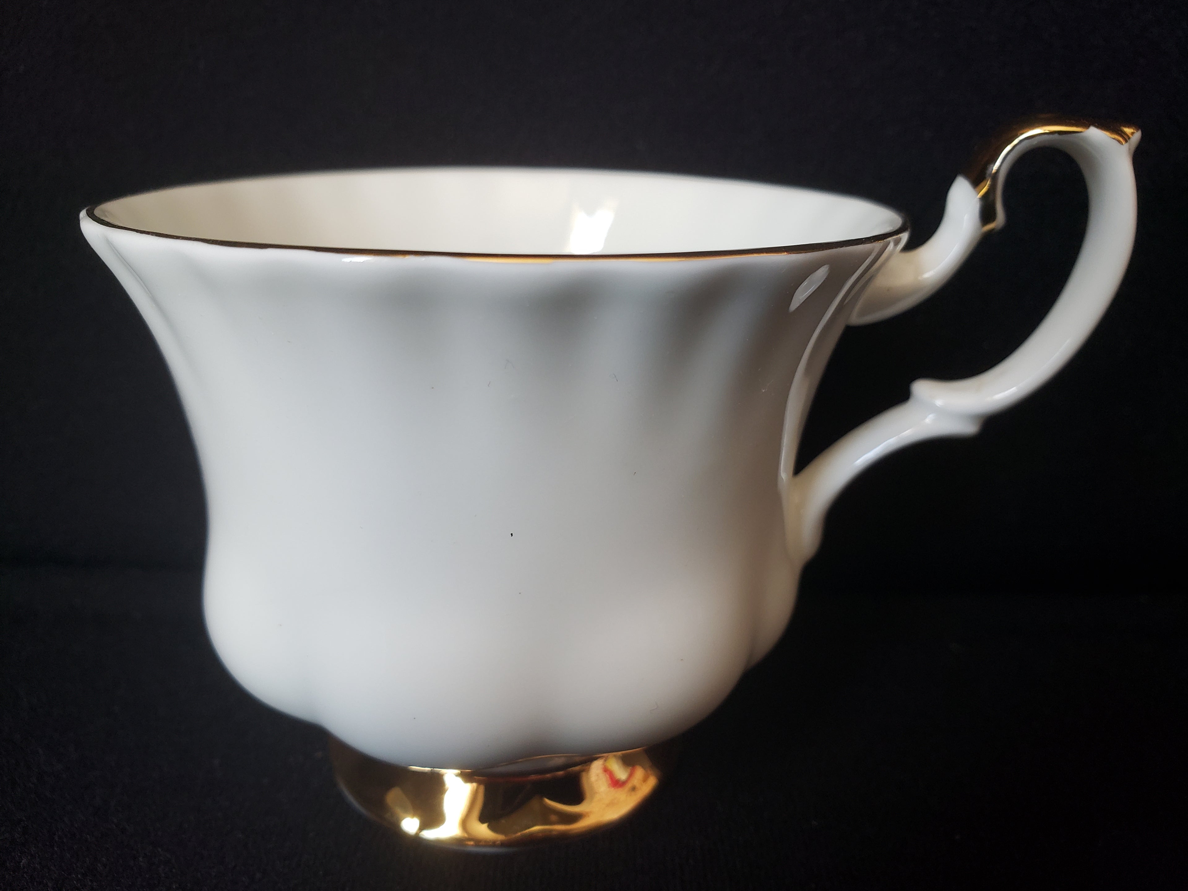 Vintage Royal Albert Bone China Val D'Or Tea Cup ONLY (lot 2022)