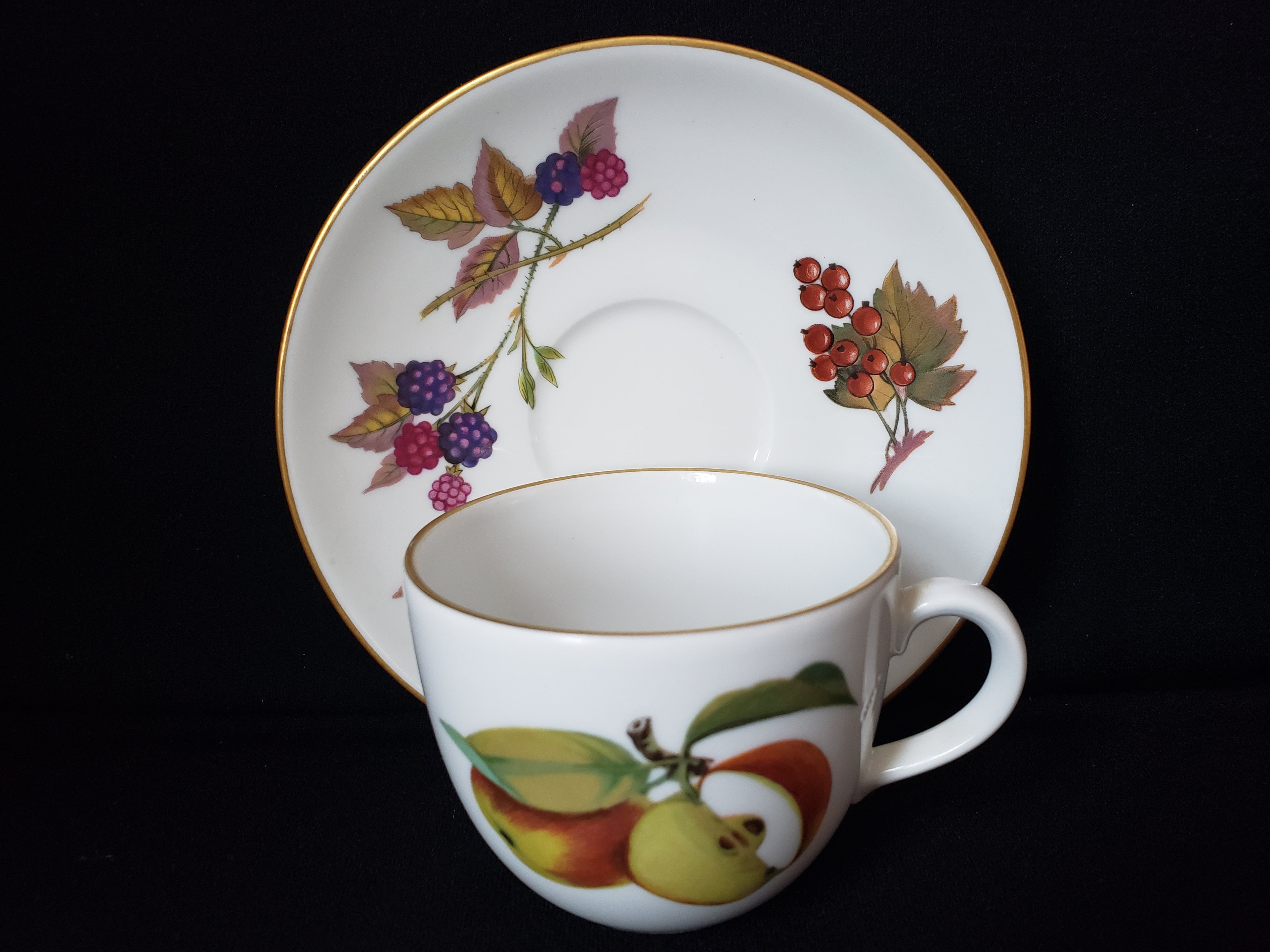 Vintage Royal Worcester Evesham Tea Cup with Saucer (lot 2073)