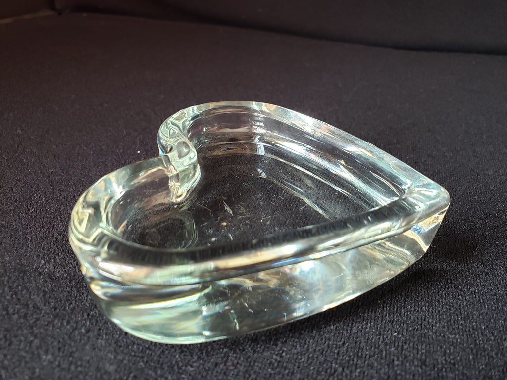 Vintage Glass Heart Dish Ashtray Trinket Jewelry Dish 3-1/2" (2152)