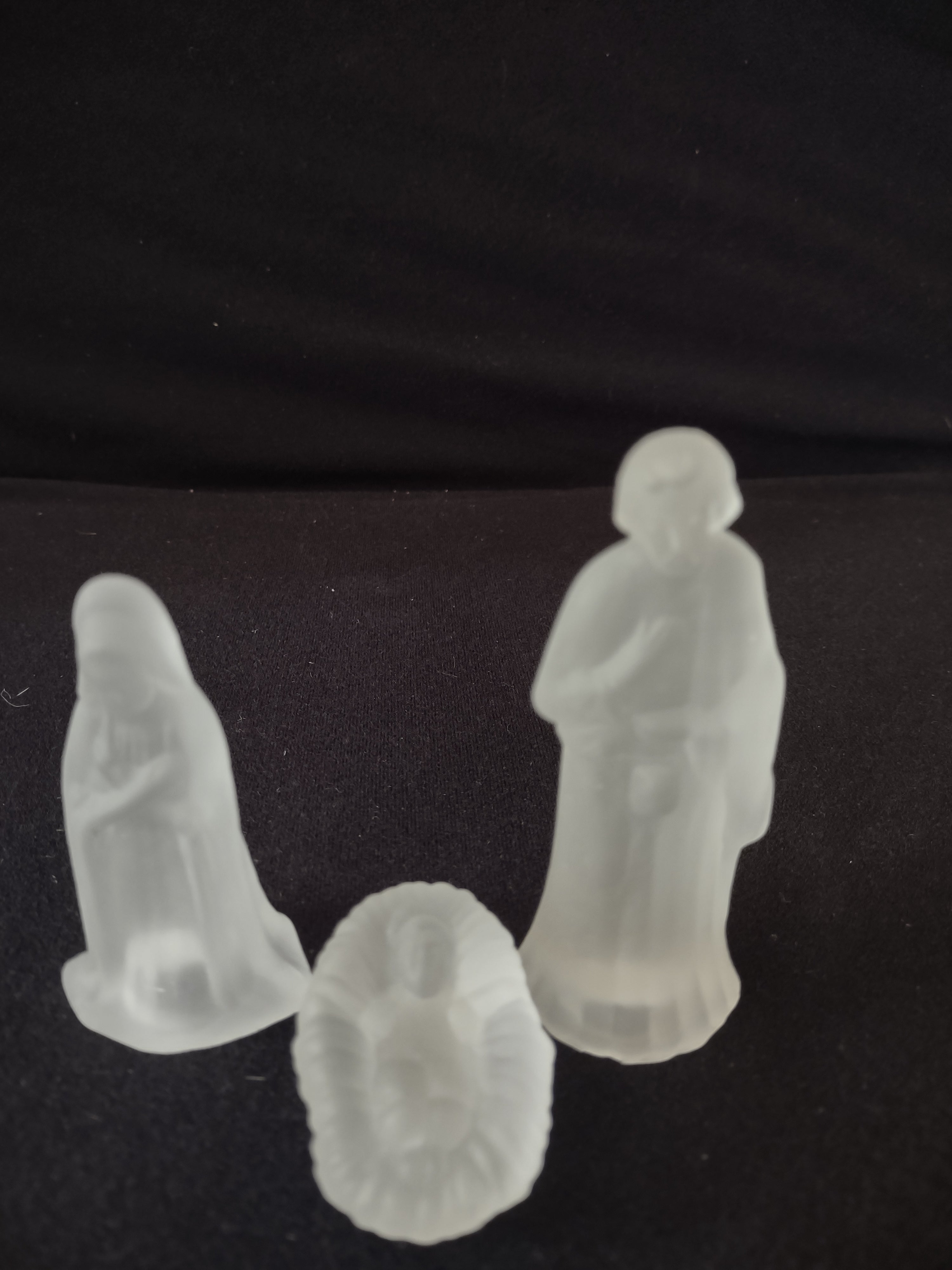 Vintage 6 Piece Frosted Glass Nativity Set Mary Joseph Jesus 3 Wisemen (Lot 4057