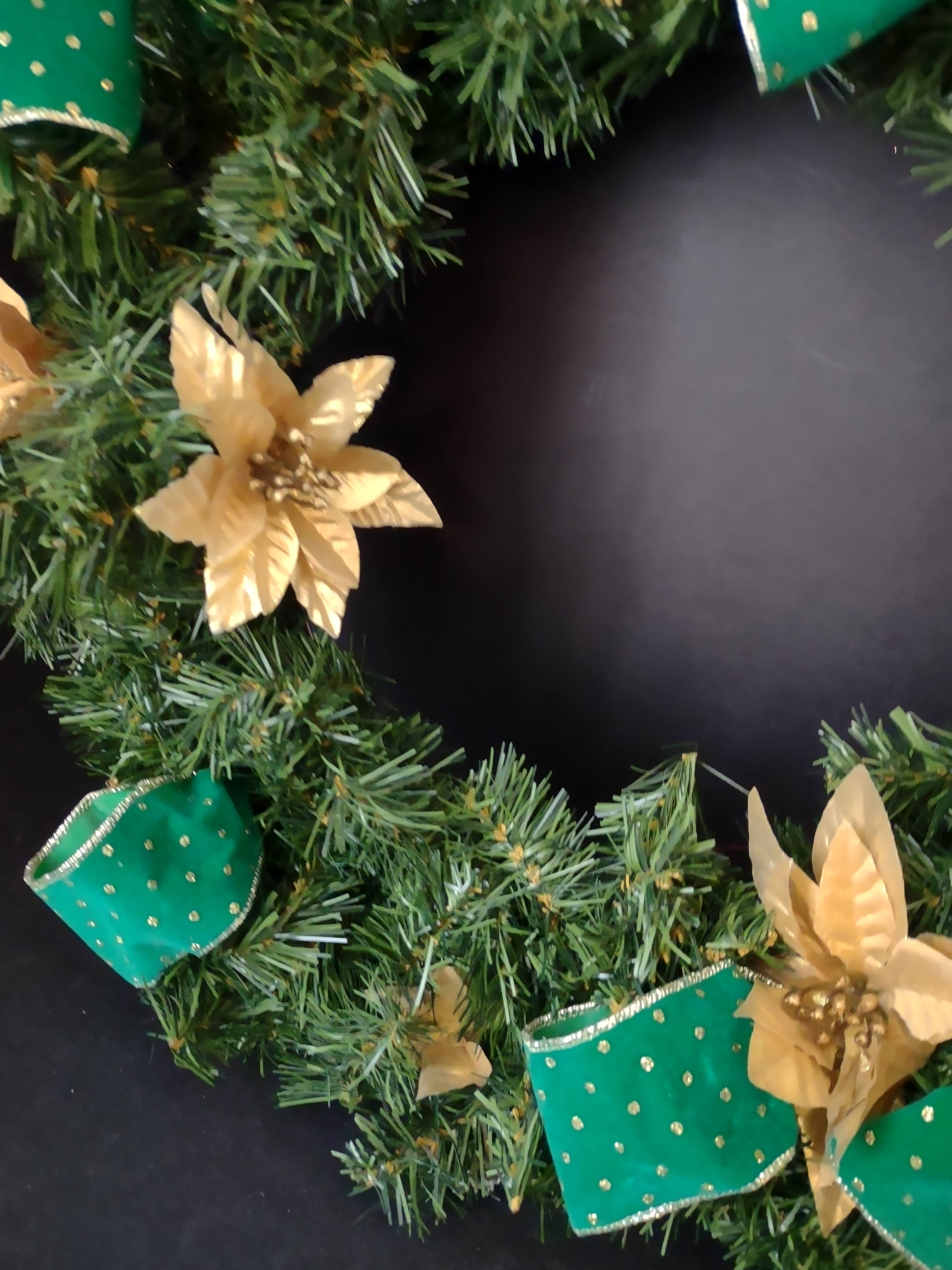 Christmas Wreath 20" Gold Poinsettia Green Ribbon Artificial (lot 1411)