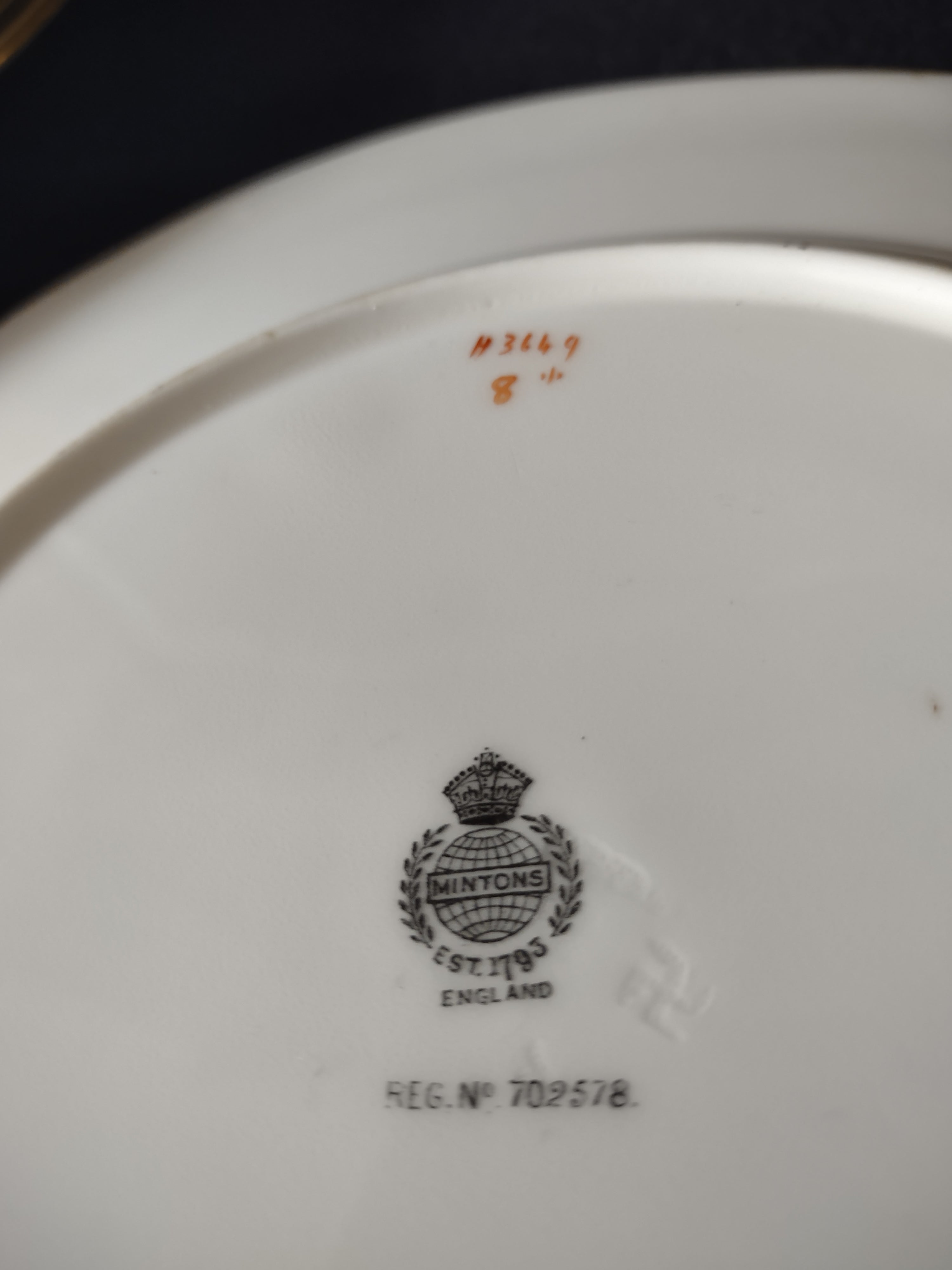 Vintage Minton Dinner Plate Bone China Floral Vase Green Scroll H3649 (Lot 5447)
