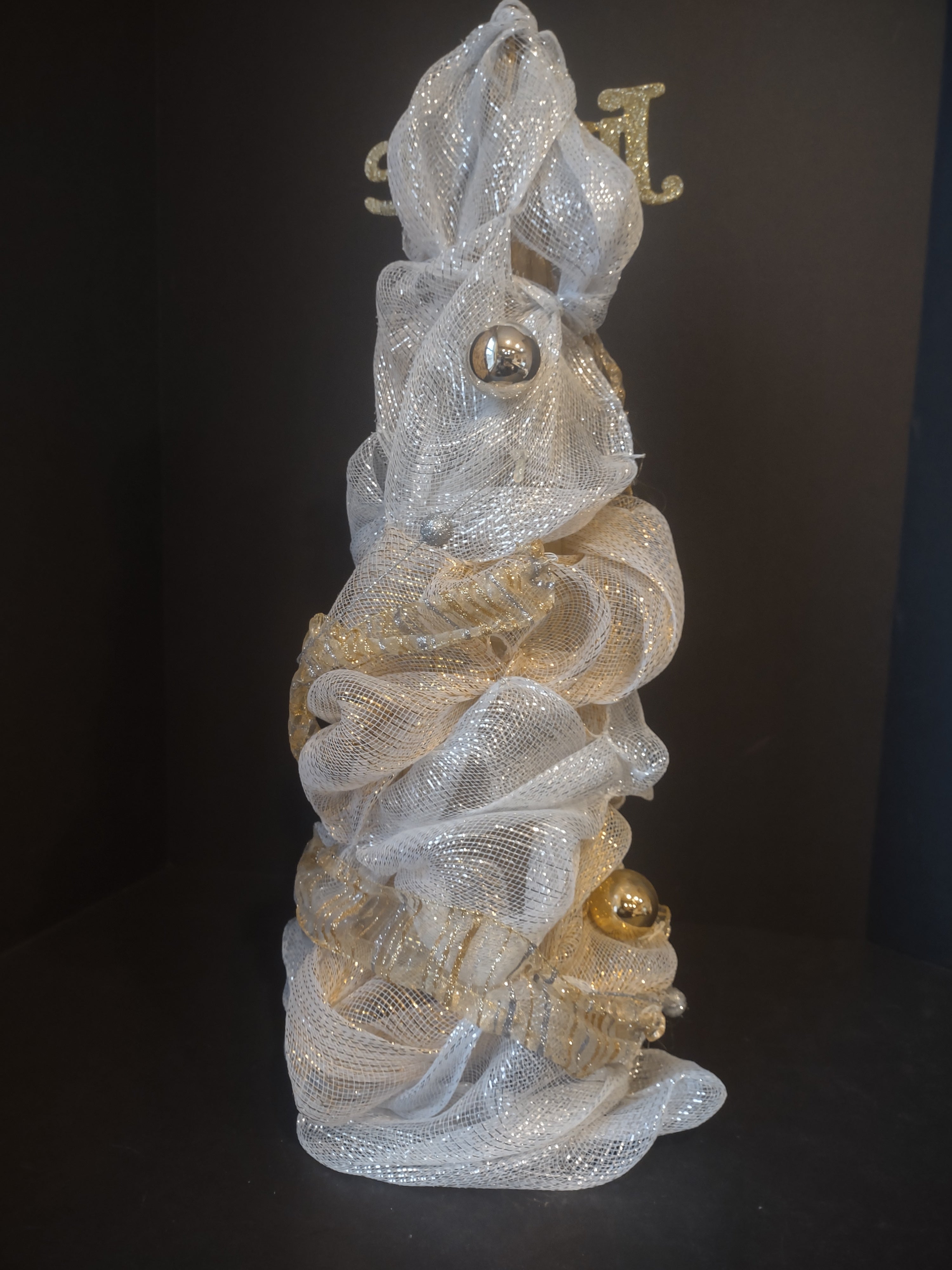 Christmas Tree Tabletop Mesh Ribbon White Gold 24" (lot 1395)
