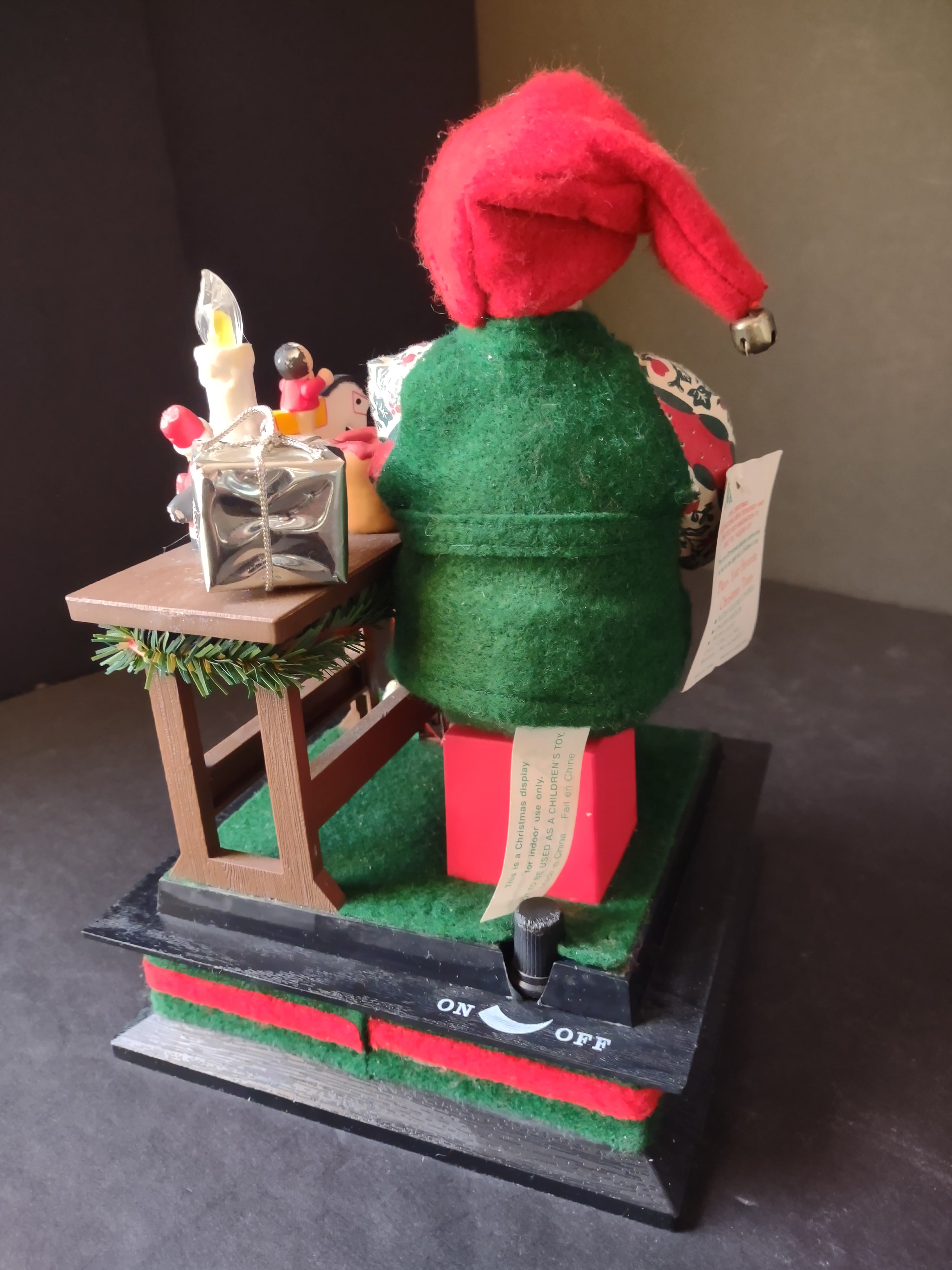 Vintage Christmas Musical Holiday Scene Plays Songs Elf (lot 1428)