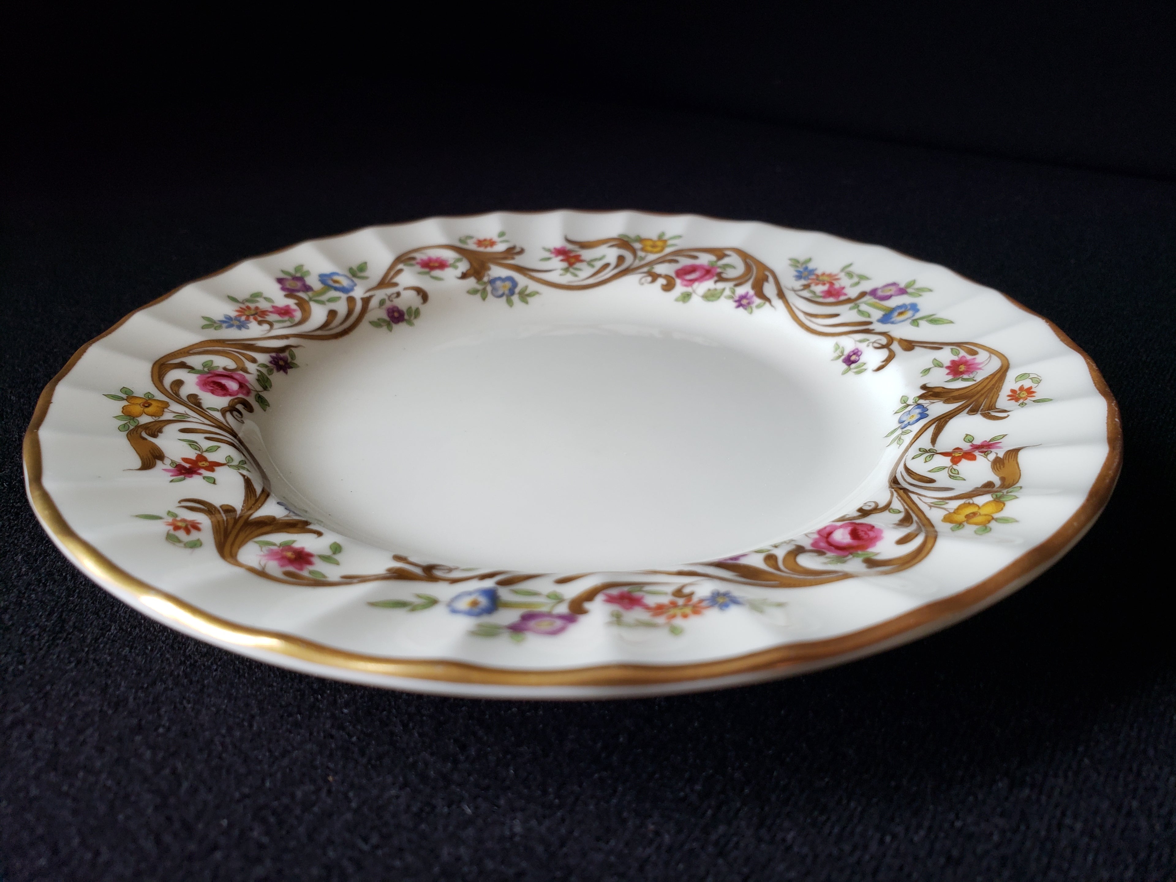 Vintage Royal Worcester Bread or Dessert Plate 6" (lot 2086)