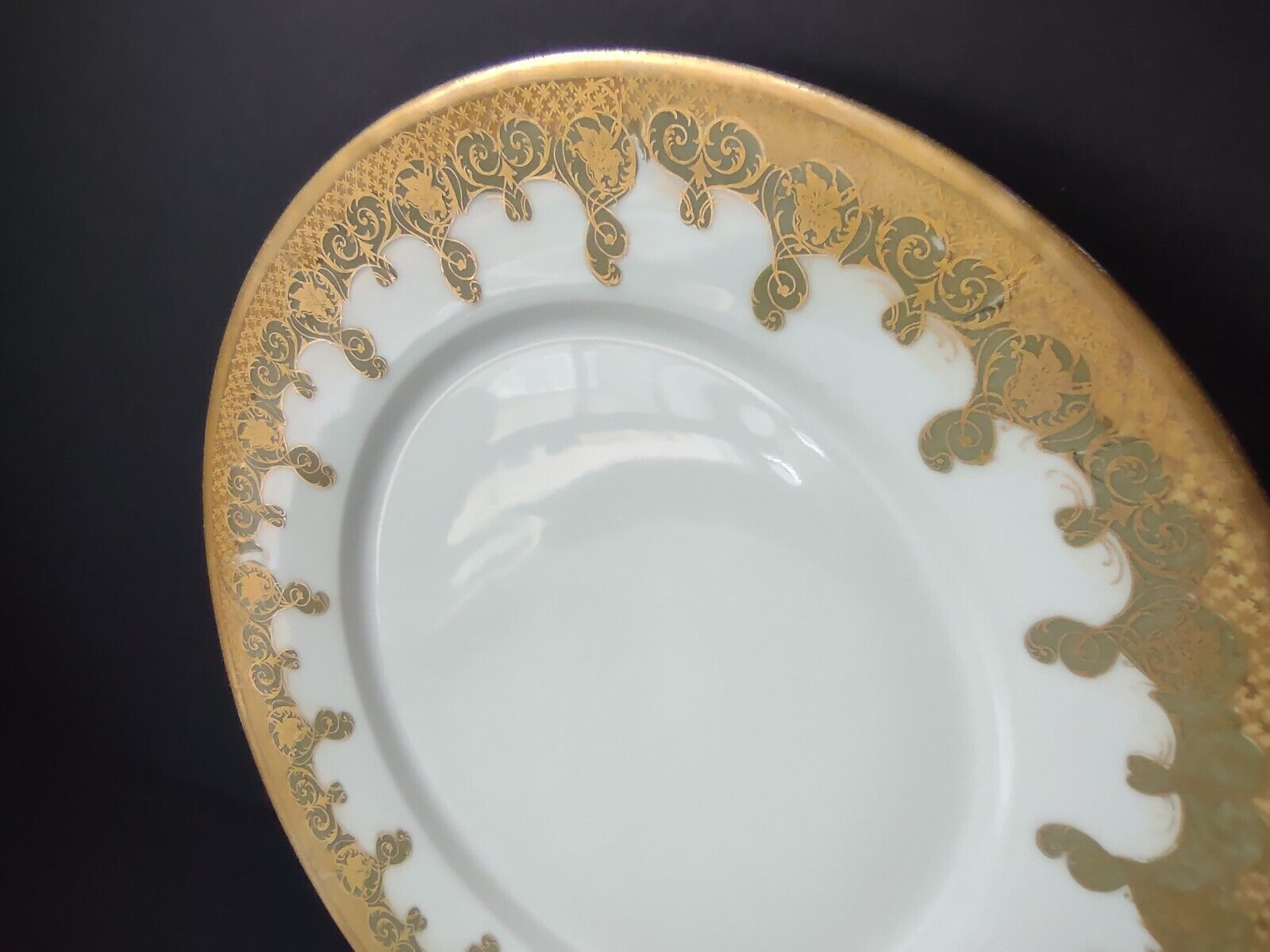 Haviland Limoges Gold Trim Green Design Dinner Plate (lot 626)