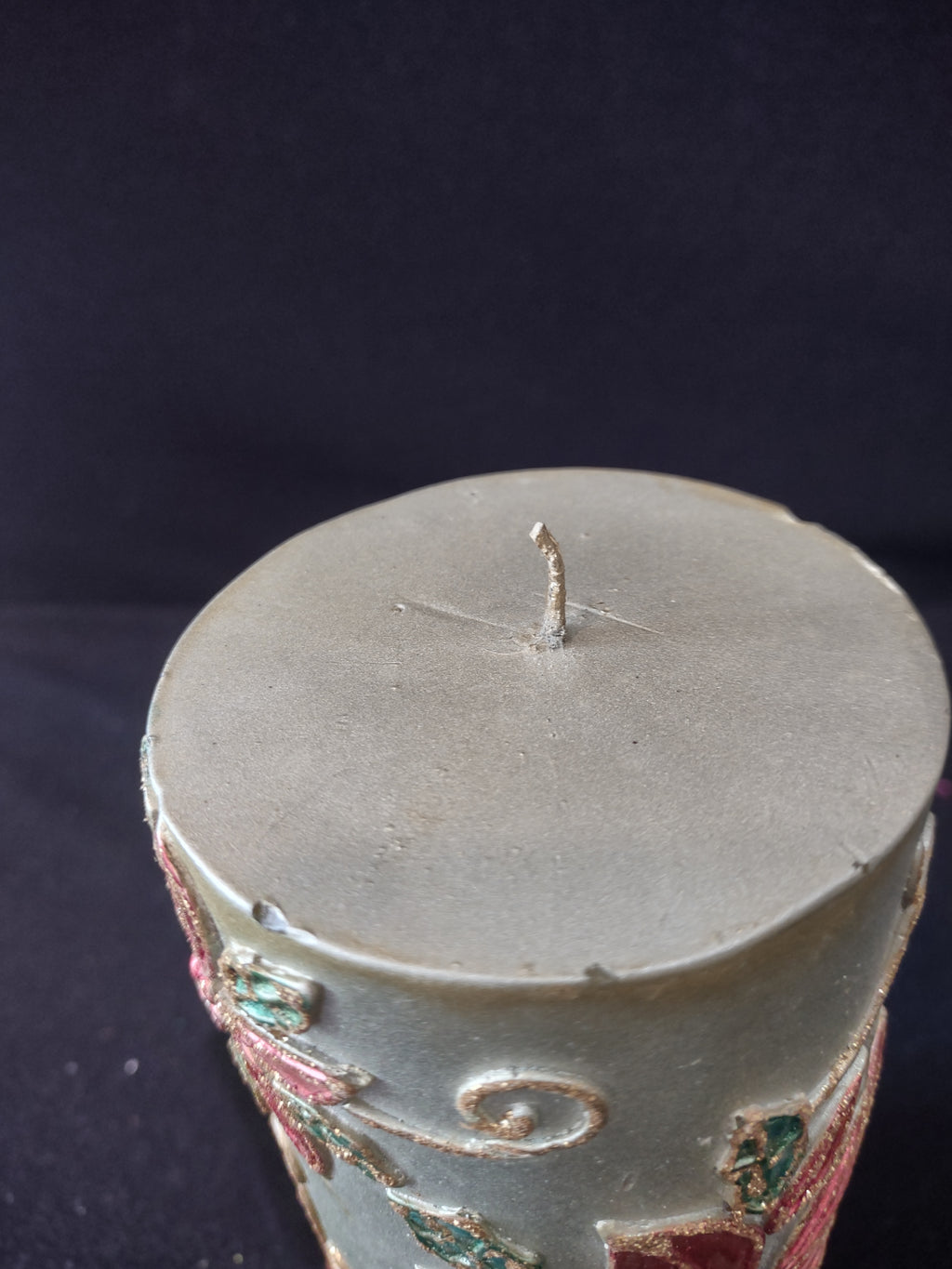 Christmas Poinsettias Gold Trim Decorated 6" Pillar Candle (Lot 4209)