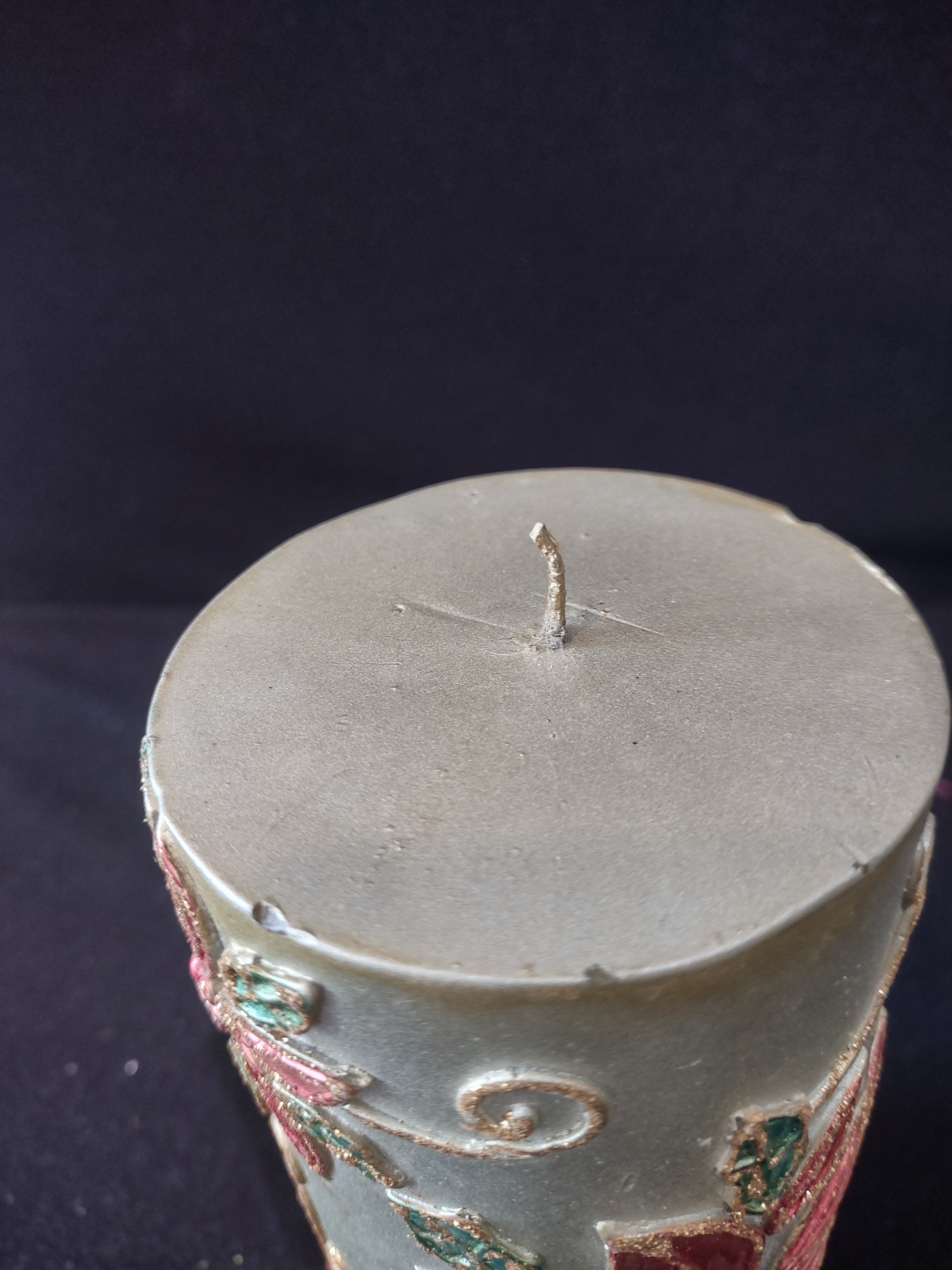 Christmas Poinsettias Gold Trim Decorated 6" Pillar Candle (Lot 4209)