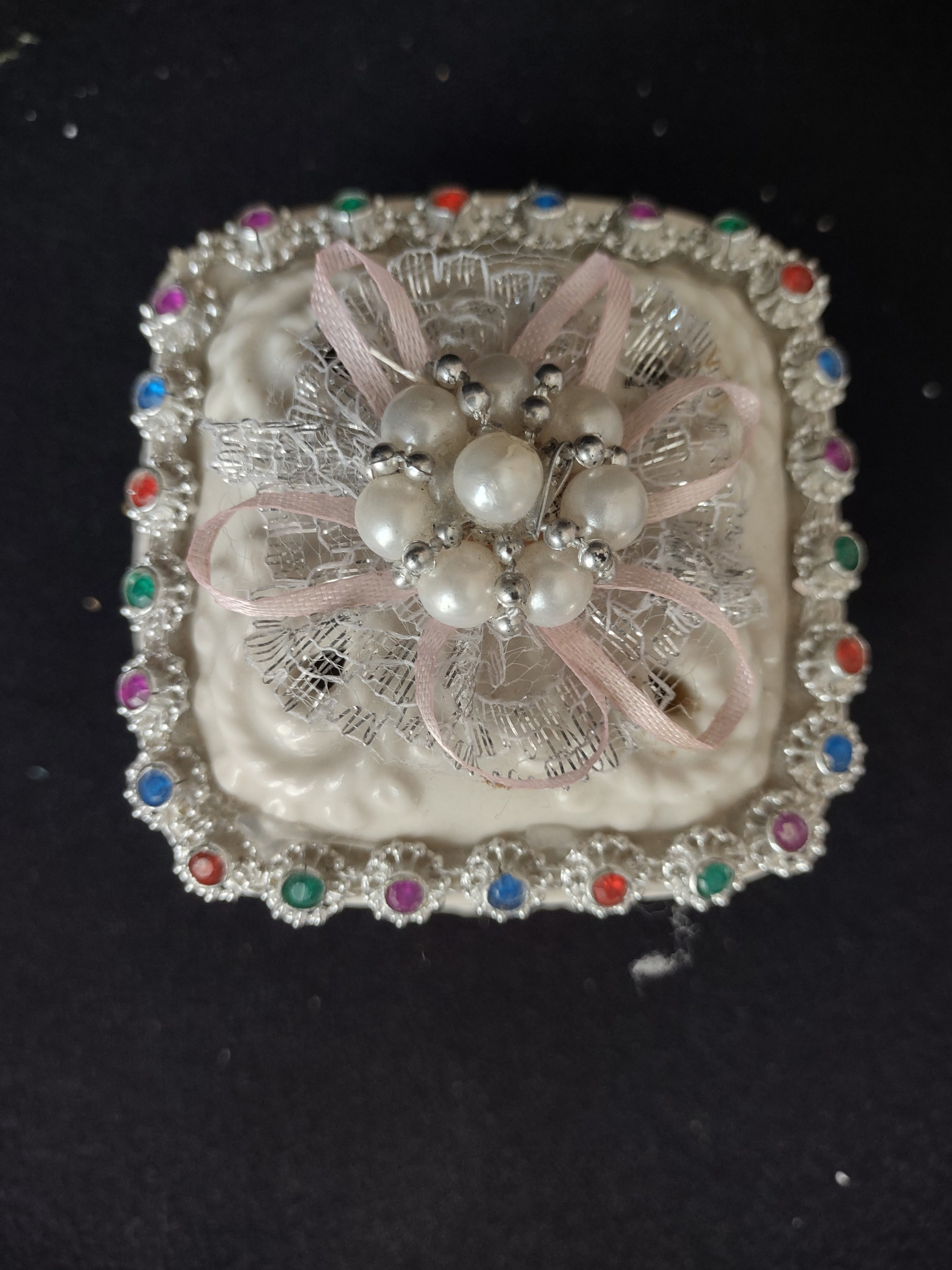Ceramic Trinket Box (lot 2376)