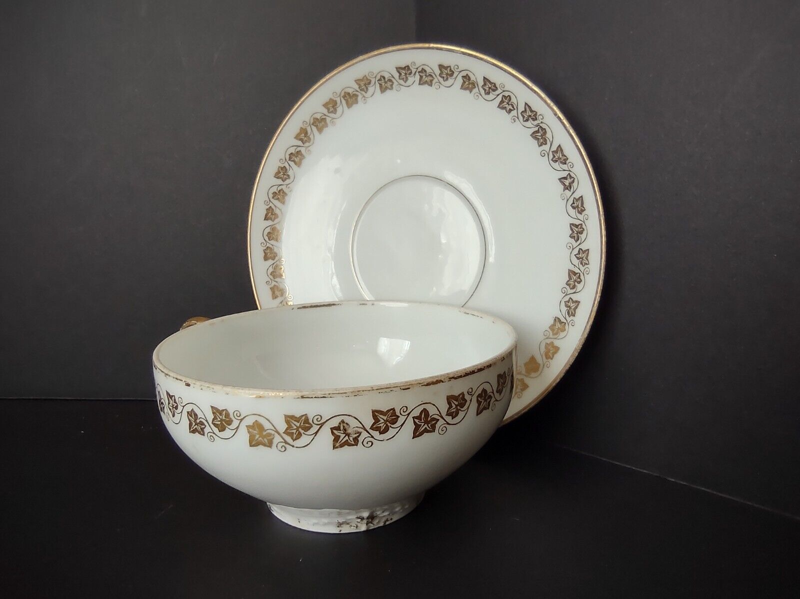 Vintage GDA Haviland Limoges France Ivy Gold Trim Large Teacup & Saucer (lot 709