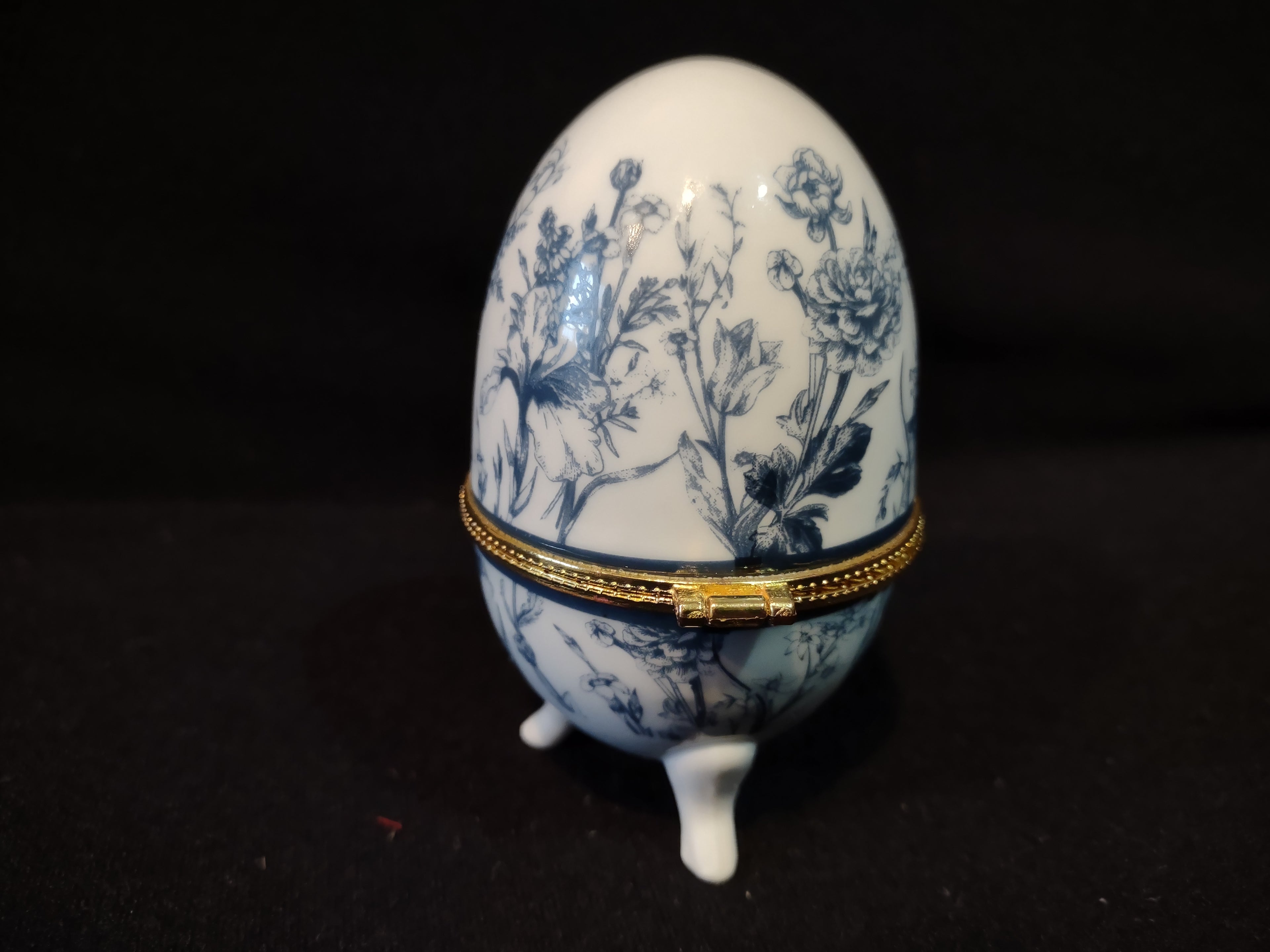 Vintage Porcelain White Blue Egg Trinket Box 3-1/2" Tall (lot 3468)