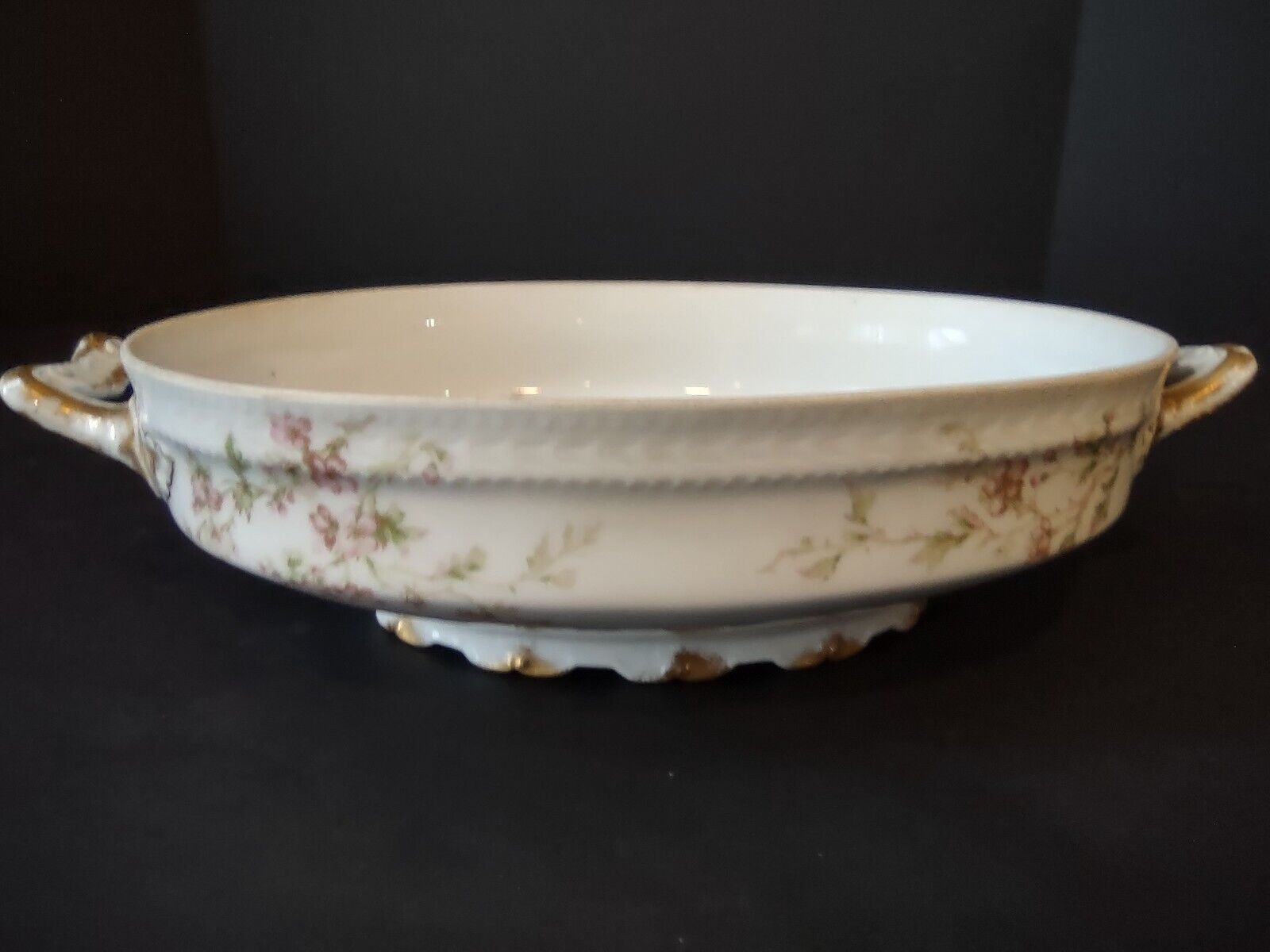 Haviland Limoges France Serving Bowl Gold Handles Red FLower Blossoms (lot 555)