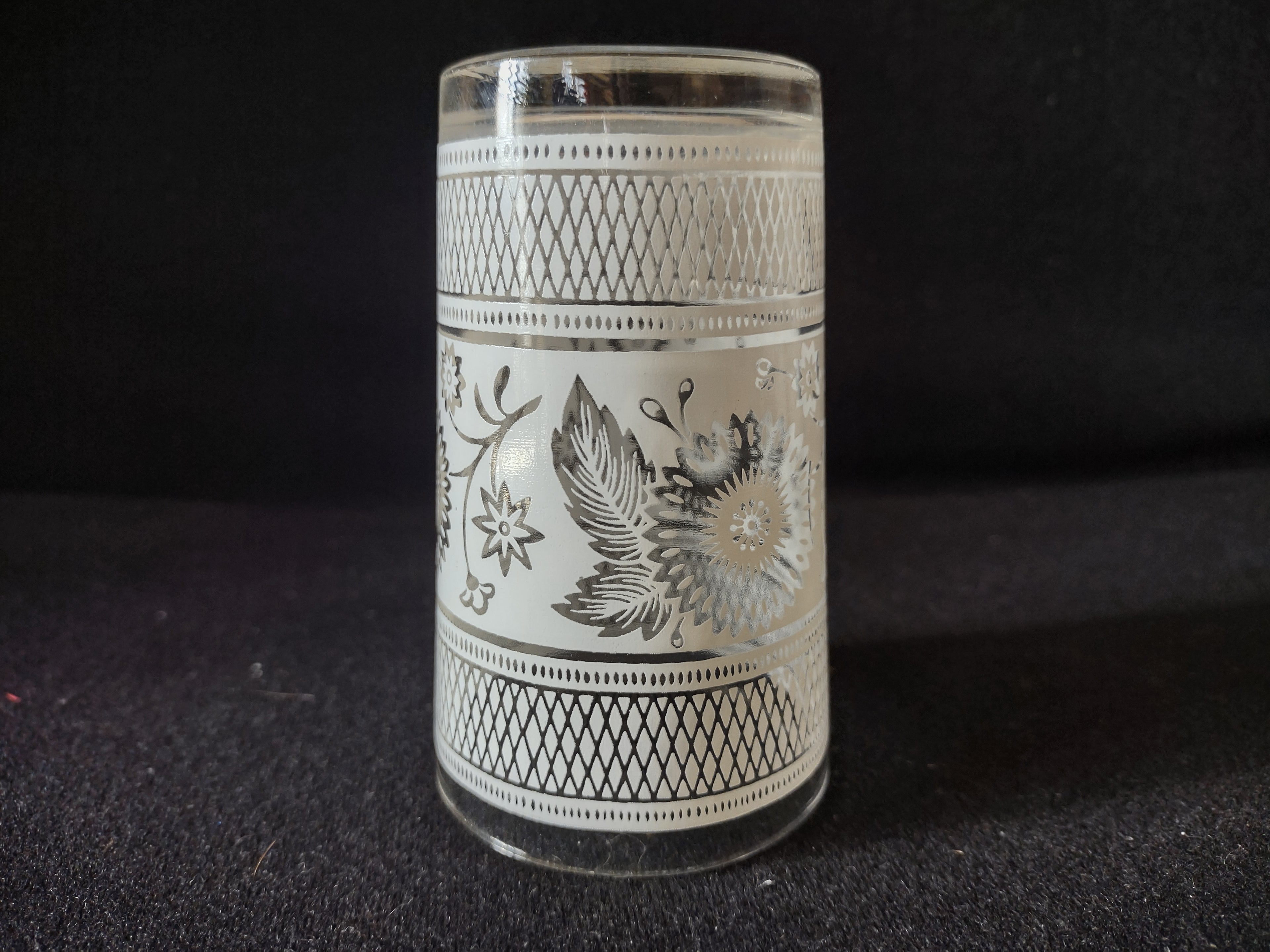 Vintage MCM Small 4" Juice Glass x 3 White Flowers Diamond Pattern (lot 5170)