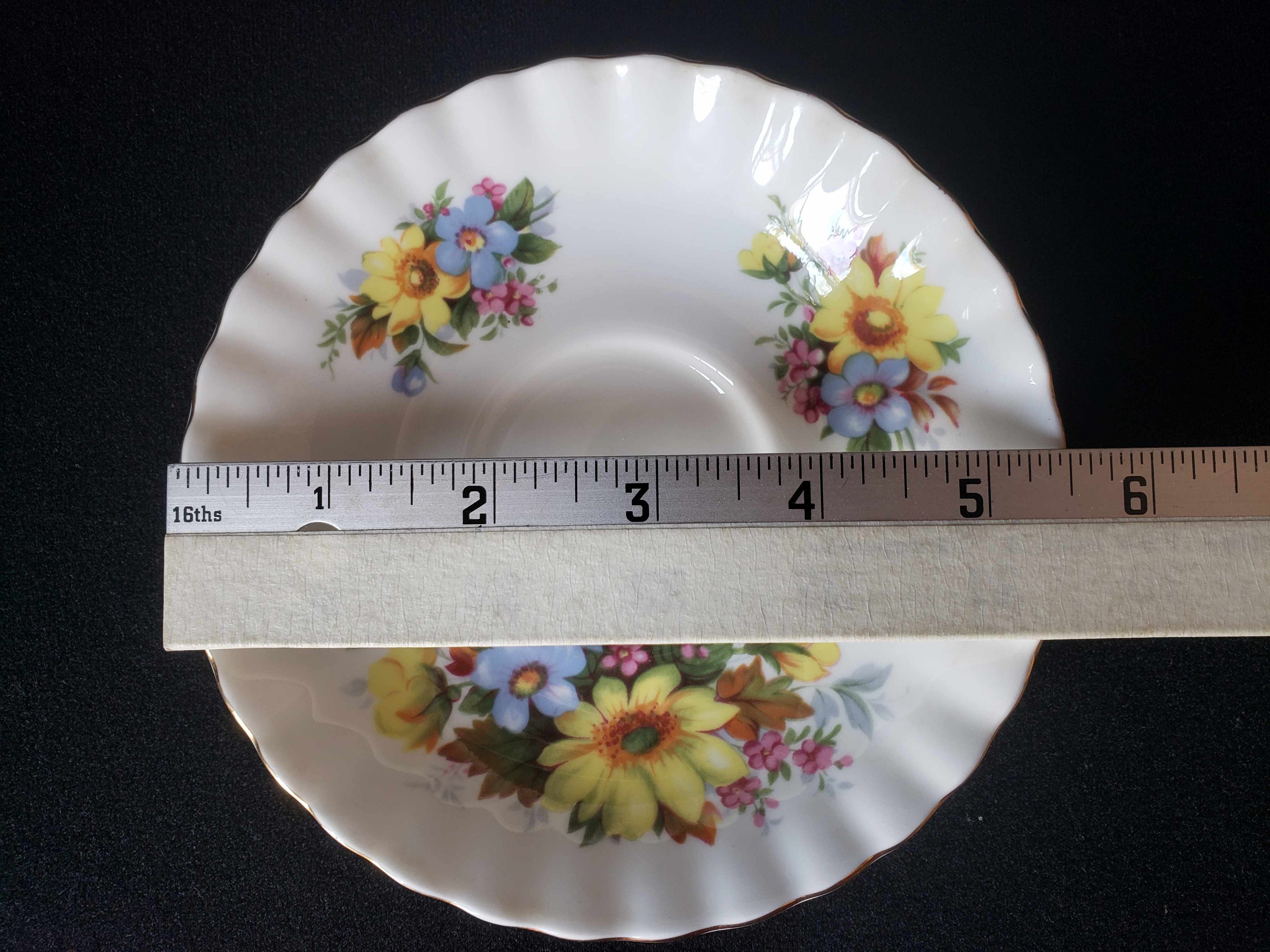 Vintage Royal Albert Yellow Daisy Summertime Series Saucer ONLY (2006)