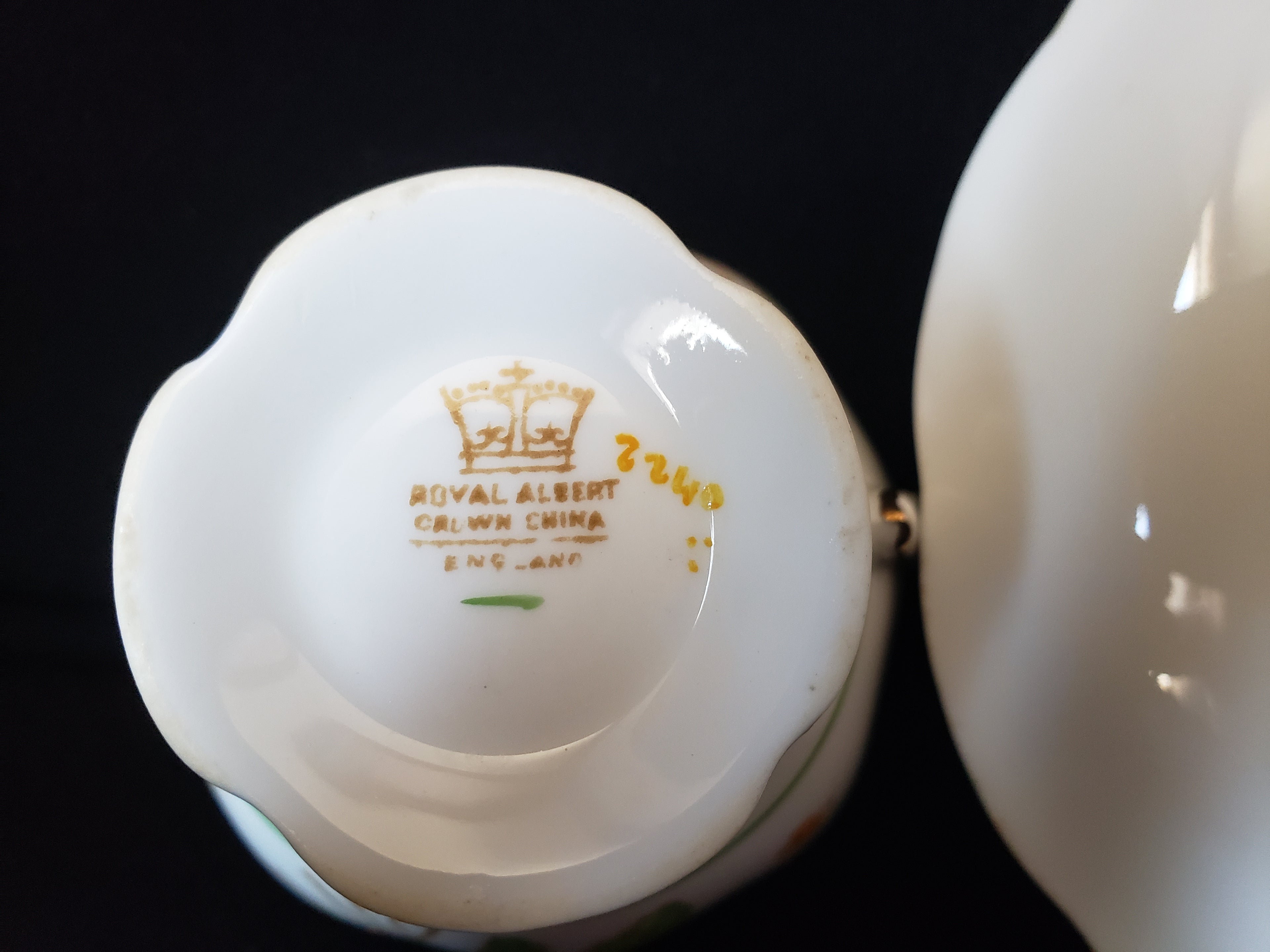 Vintage Royal Crown Albert Primrose Tea Cup with Saucer (lot 2031)