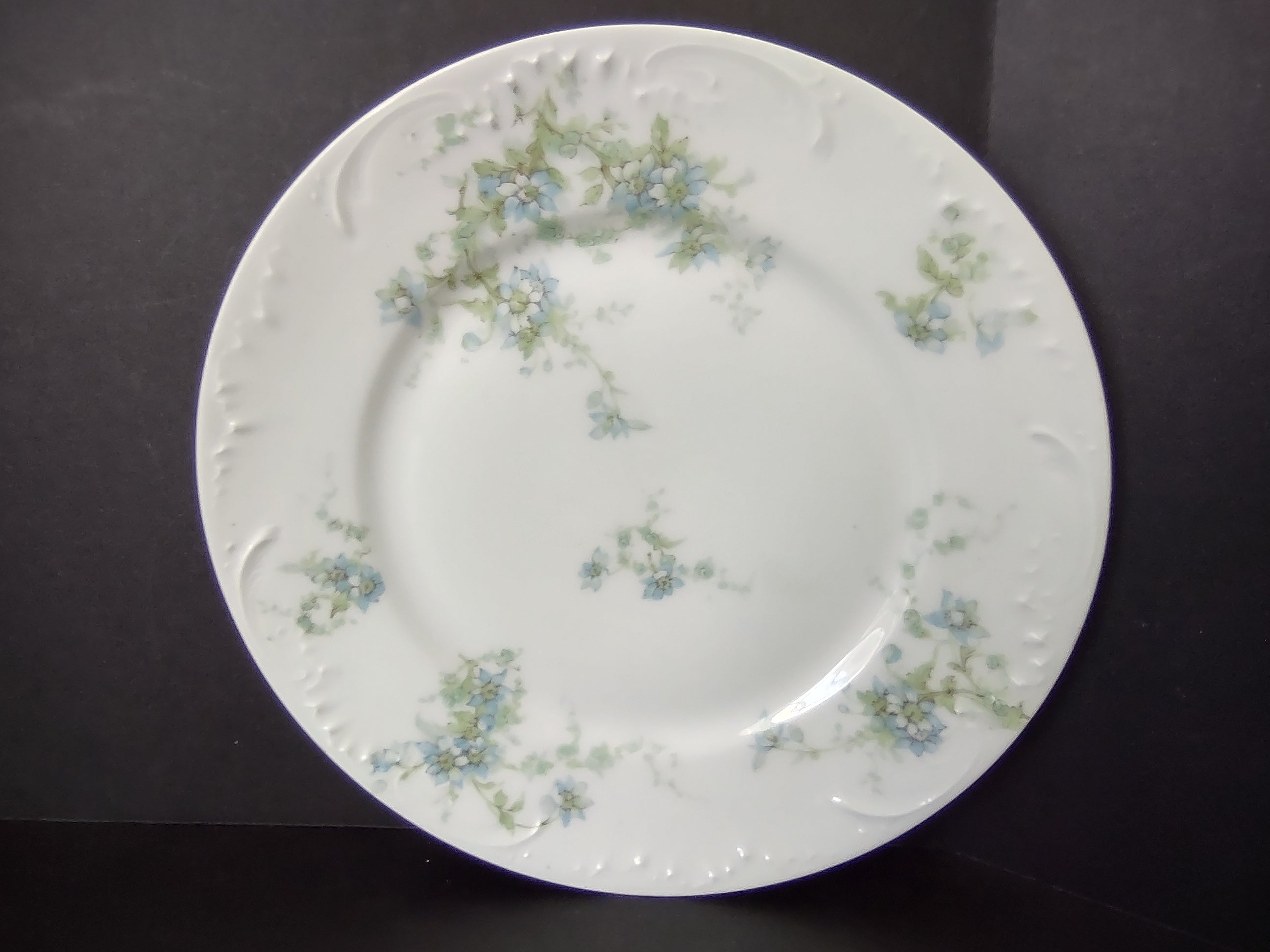 Haviland Limoges French Cottage Chic Luncheon/Dinner/Salad Plate Blue (lot 1122)