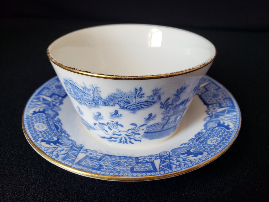 Vintage Royal Worcester Tea Cup Attached to Saucer Blue and White (lot 2076)