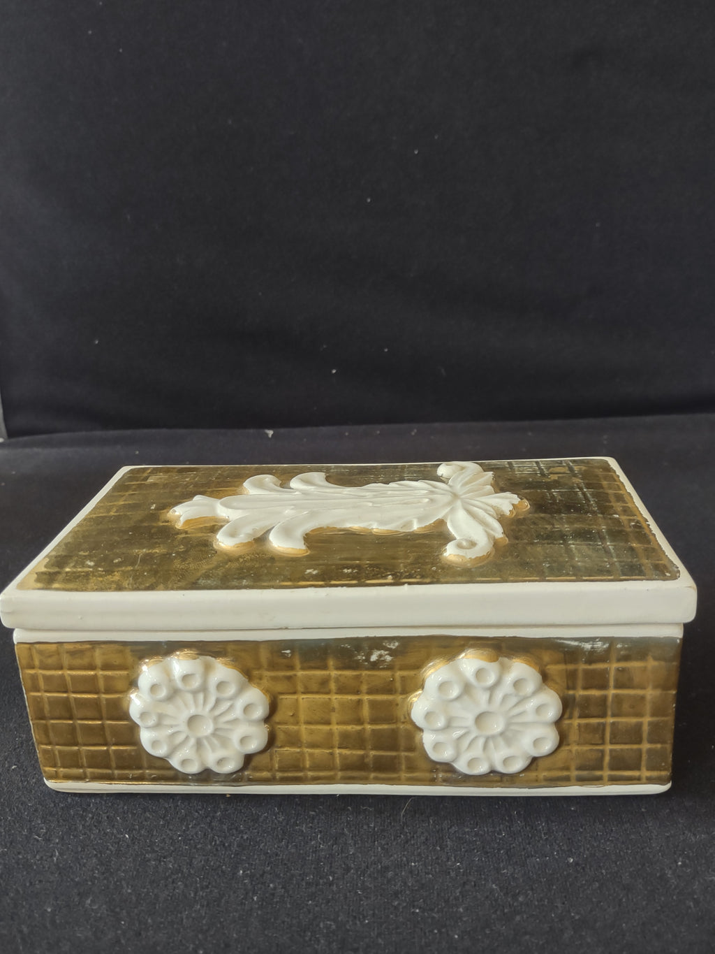 Vintage Trinket Box Raised Patterns Crossed Arrow Mark On Bottom (Lot 3319)