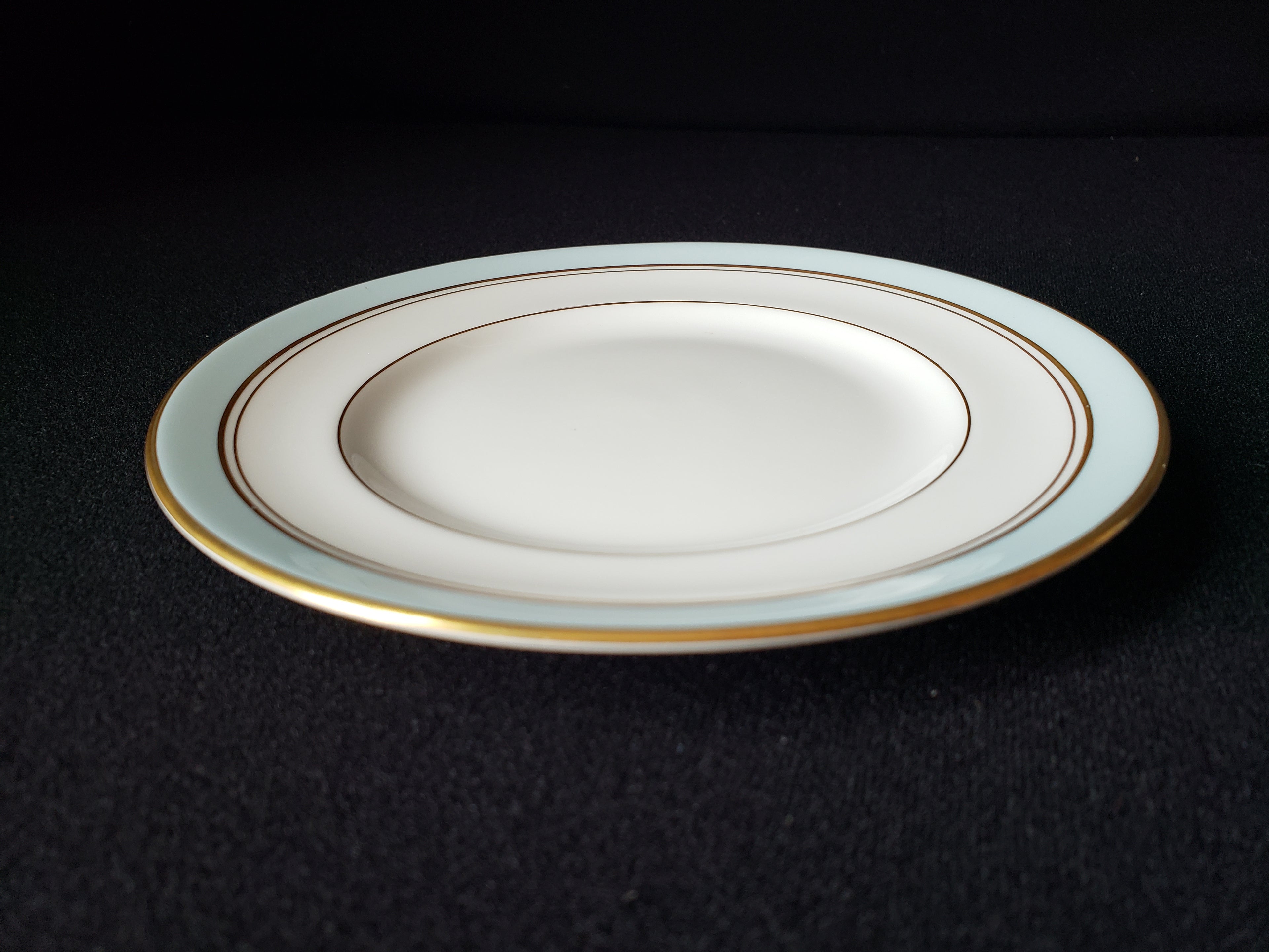 Vintage Royal Worcester Howard Bread or Dessert Plate 6" (lot 2104)