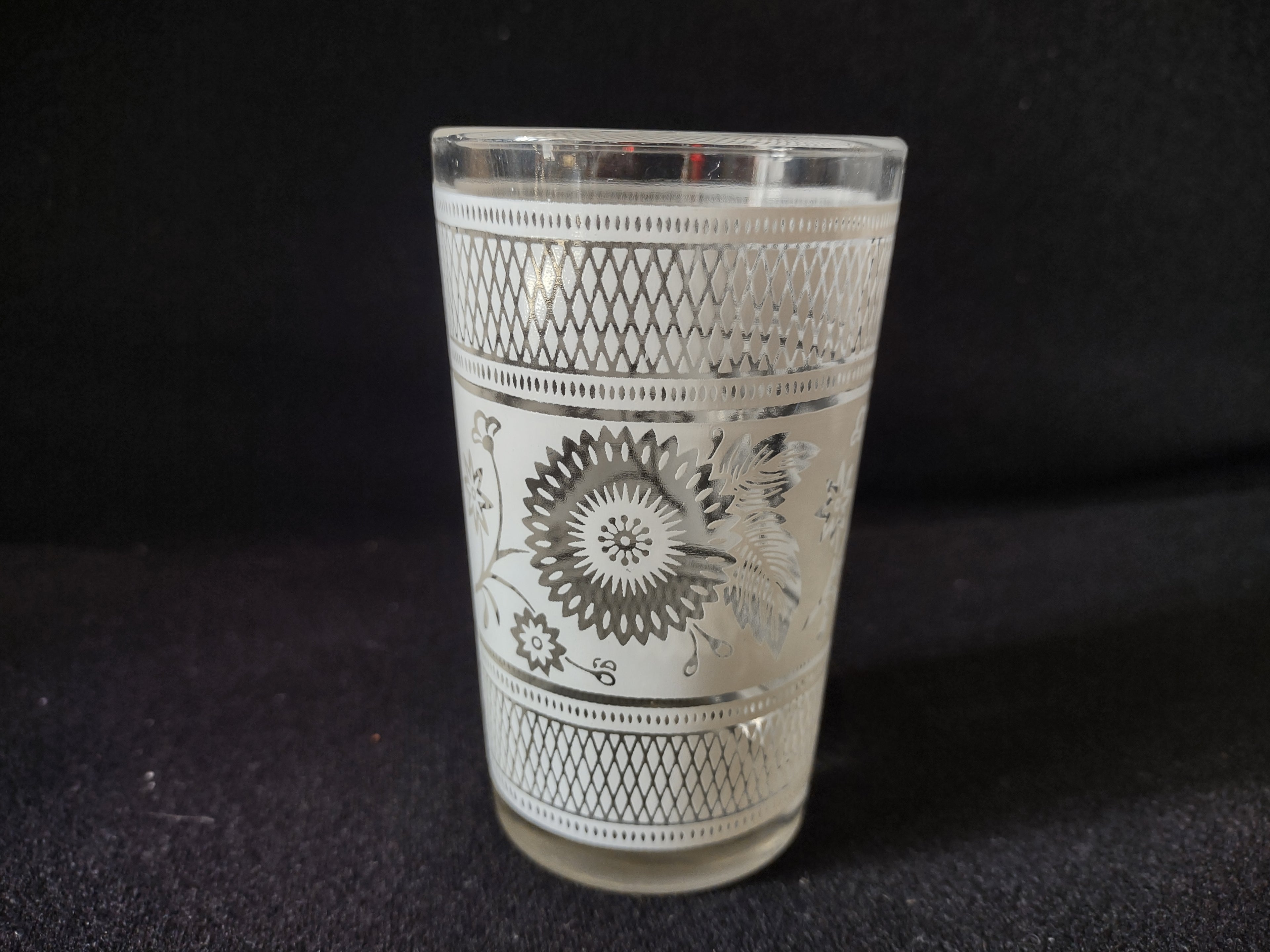 Vintage MCM Small 4" Juice Glass x 3 White Flowers Diamond Pattern (lot 5170)