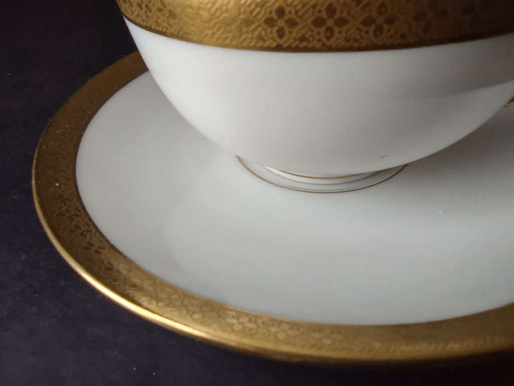 Haviland Limoges France Sophisticated Gold Trim White Teacup & Saucer (lot 656)
