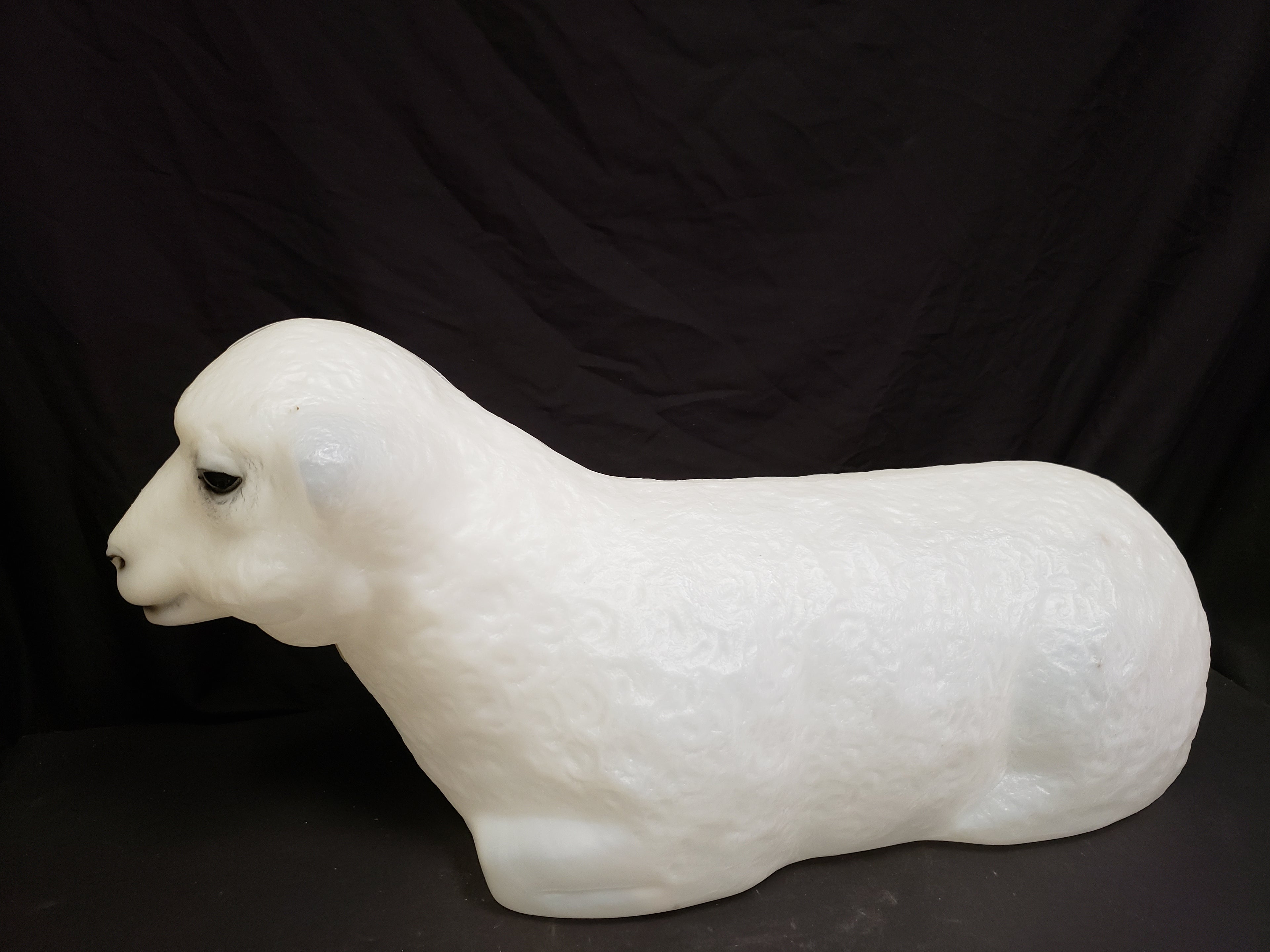 Vintage Christmas Outdoor White Lamb Blow Mold 26" long (lot 2260)