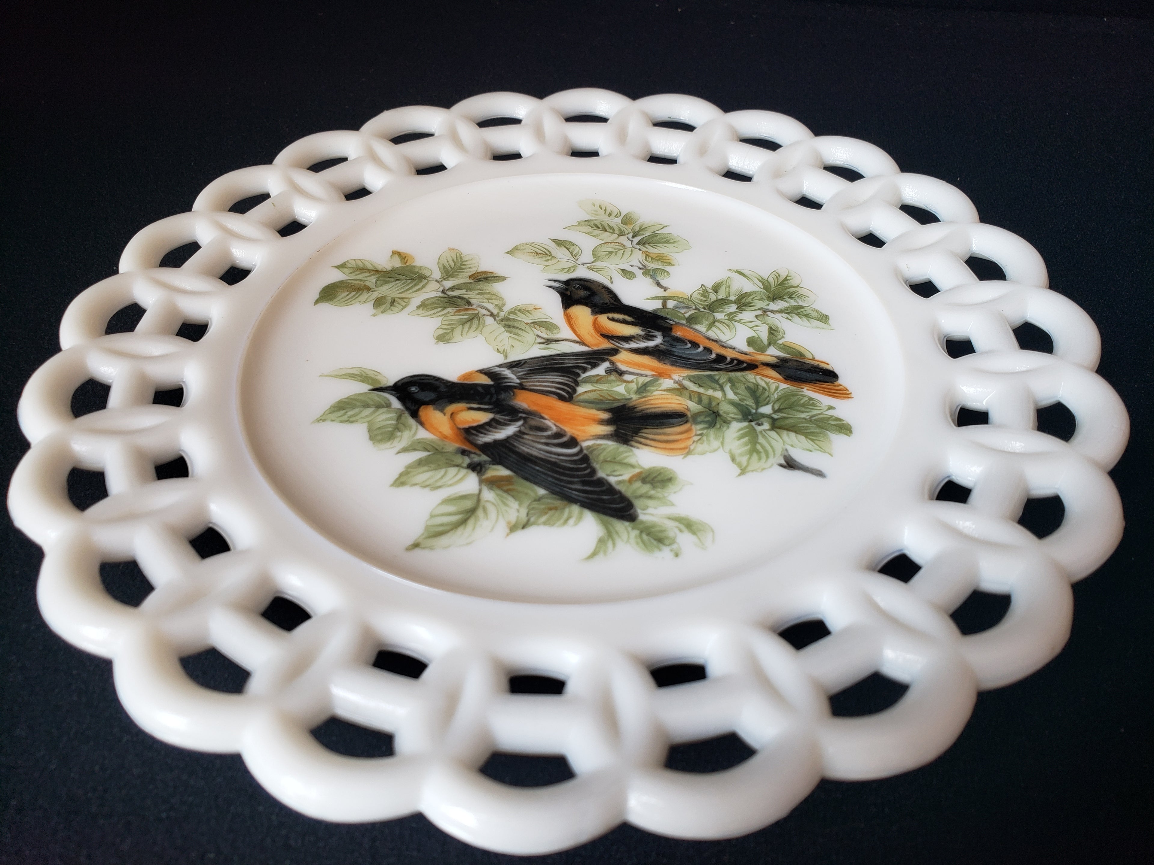 Vintage Kemple Birds Motif Milk Glass Wall Plate (lot 2190)