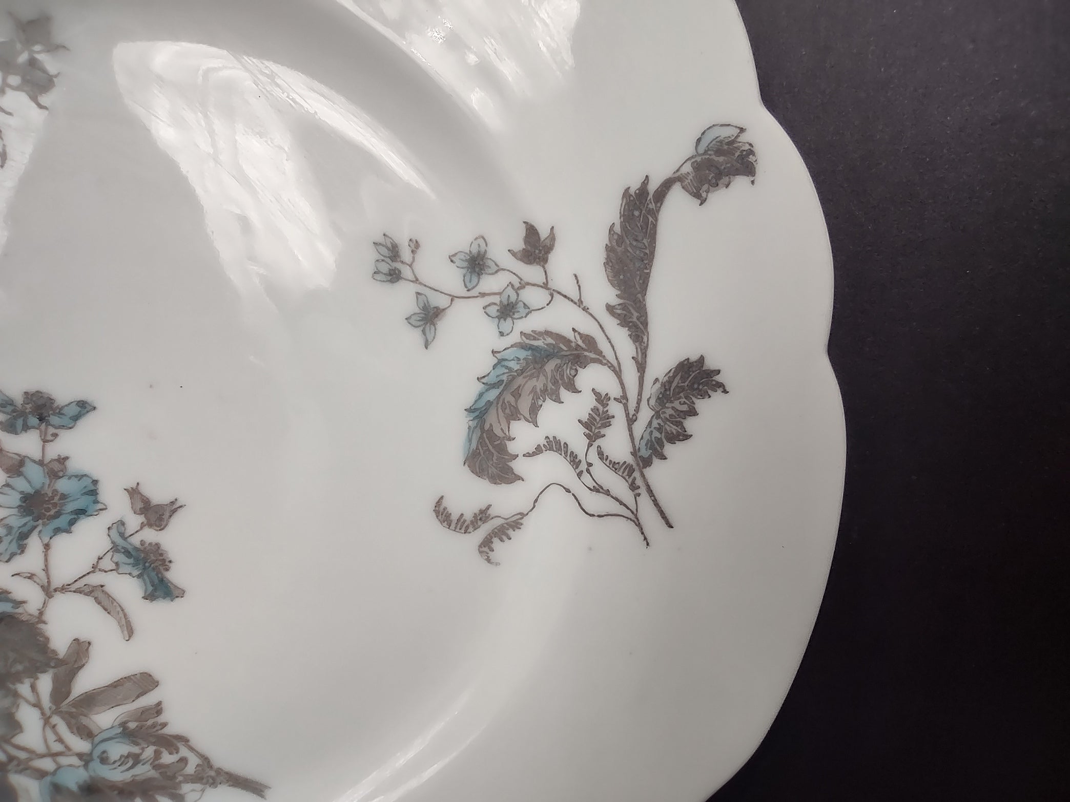 Antique Haviland Limoges Blue Flower Dinner Plate 9-1/2" (lot 959)