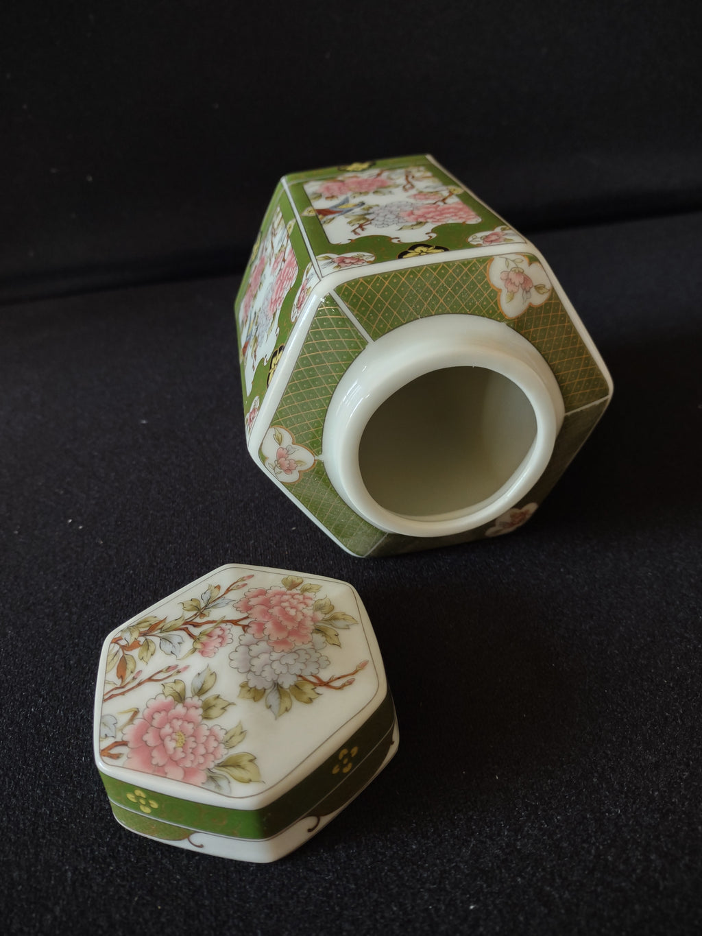 Oriental Garde Japan Tea Container Ceramic Pink Green (lot 5385)
