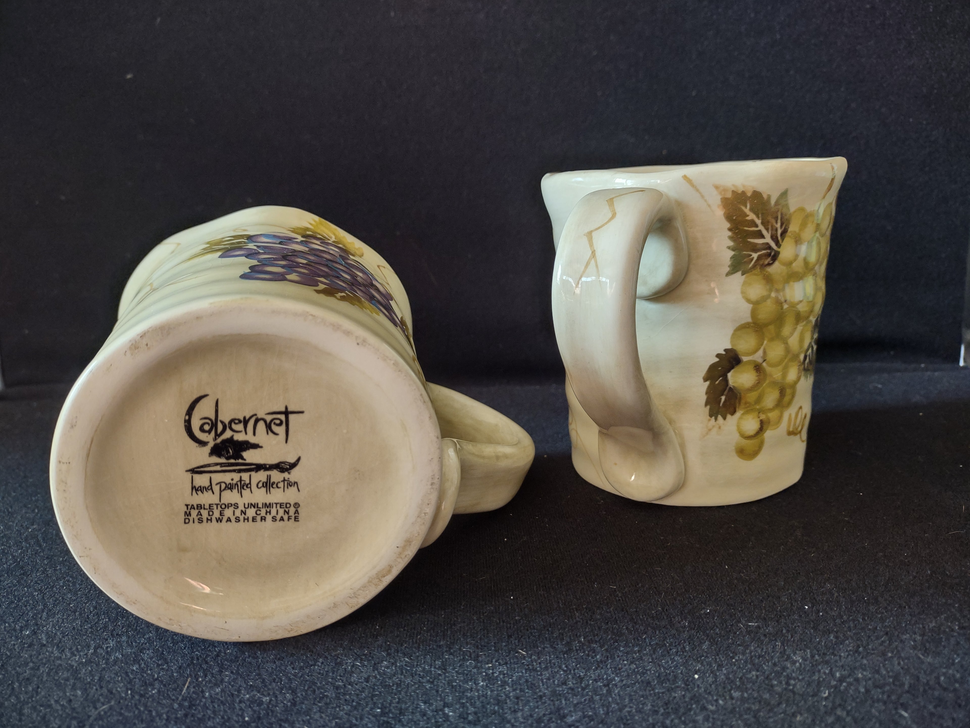 Cabernet Set of 2 Large Mugs Italian Decor Grapes (lot 5265)