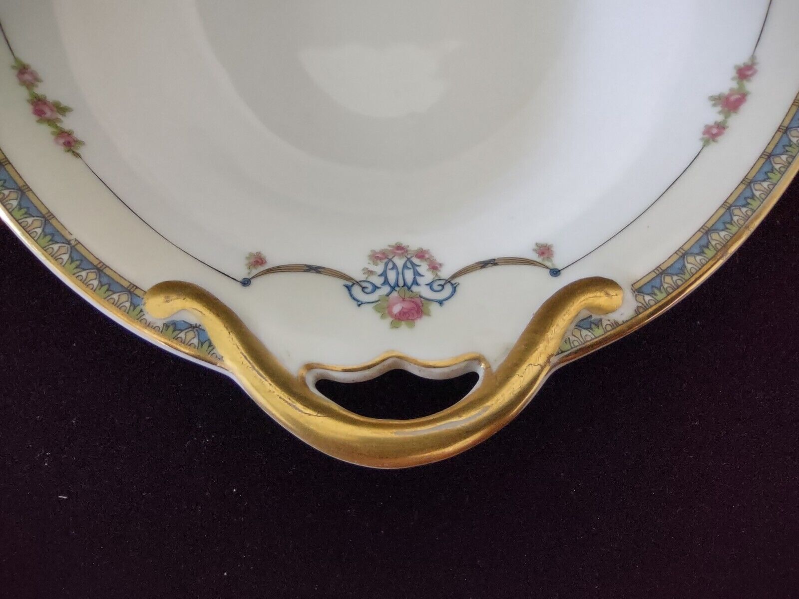Noritake Laureate Oval Vegetable Serving Dish Gold Trim (lot 303)