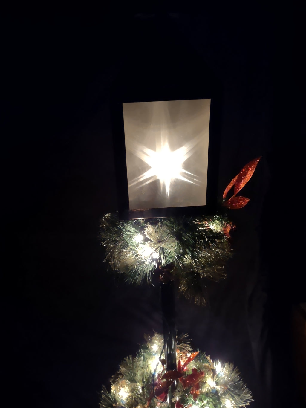 Christmas 4 Ft Prelit Porch Tree with Lantern (lot 3304)
