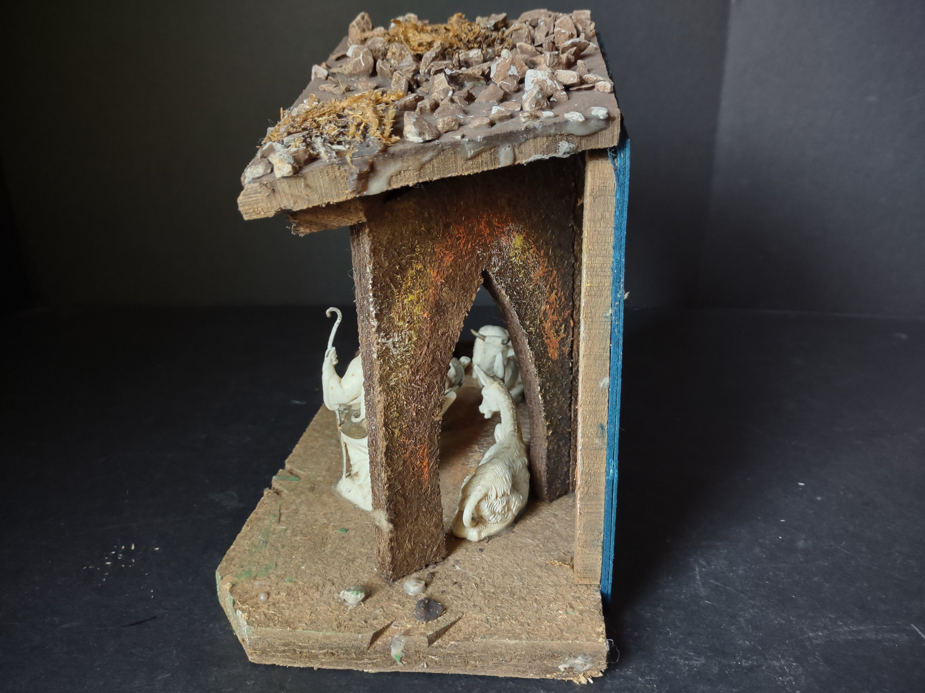 Christmas Nativity Scene Figurines Attached (lot 1596)