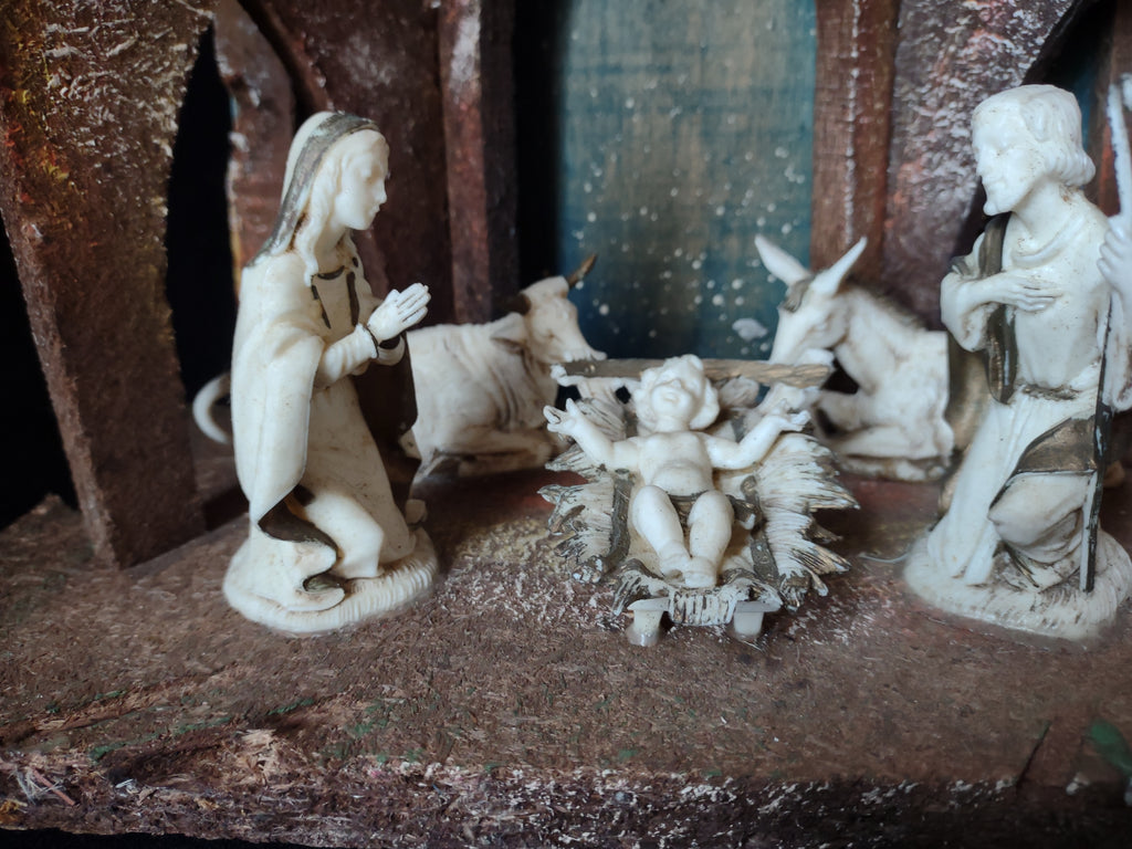Christmas Nativity Scene Figurines Attached (lot 1596)