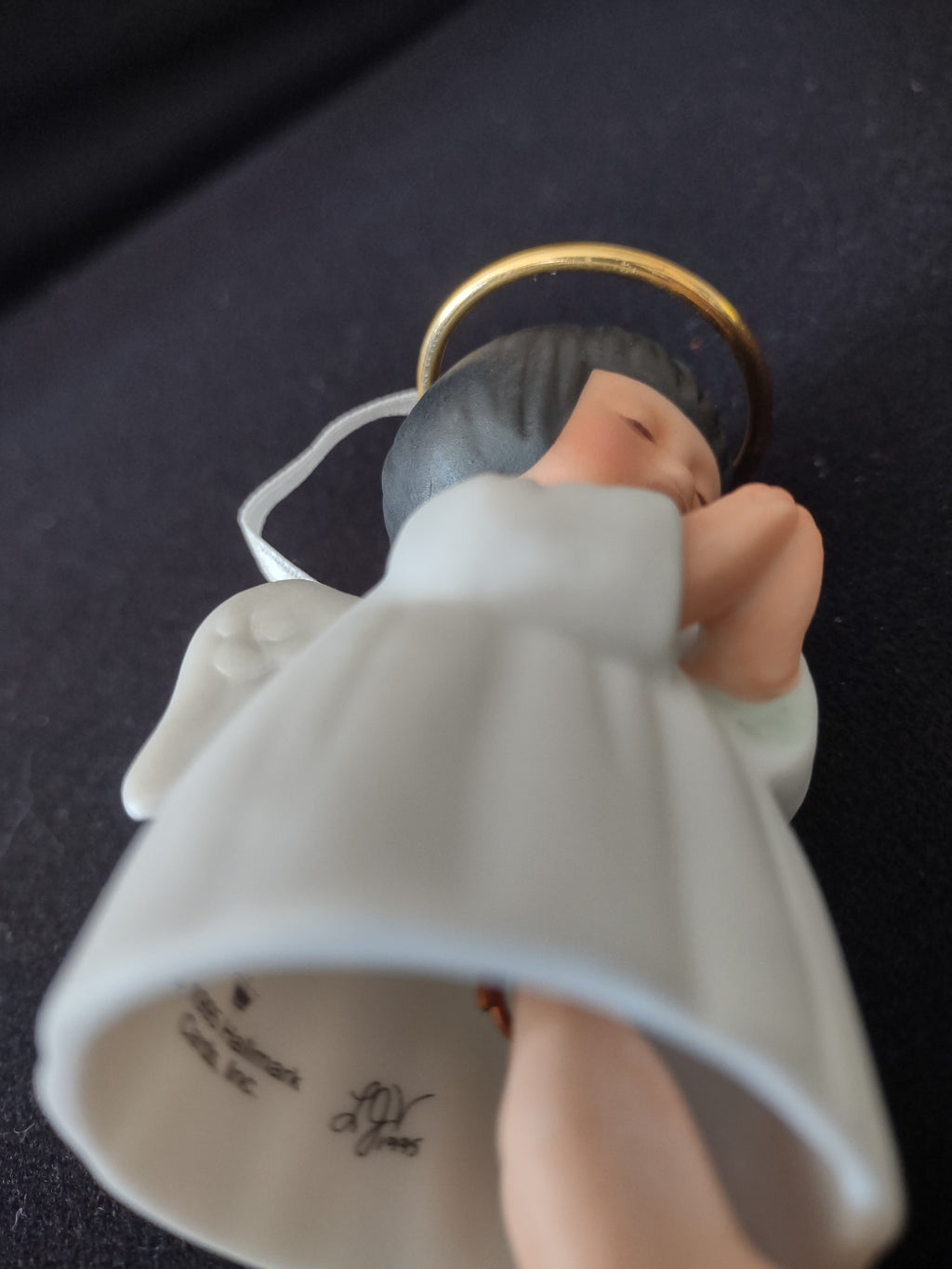 Vintage 1995 Hallmark Angel Bell Carole Praying (Lot 4137)