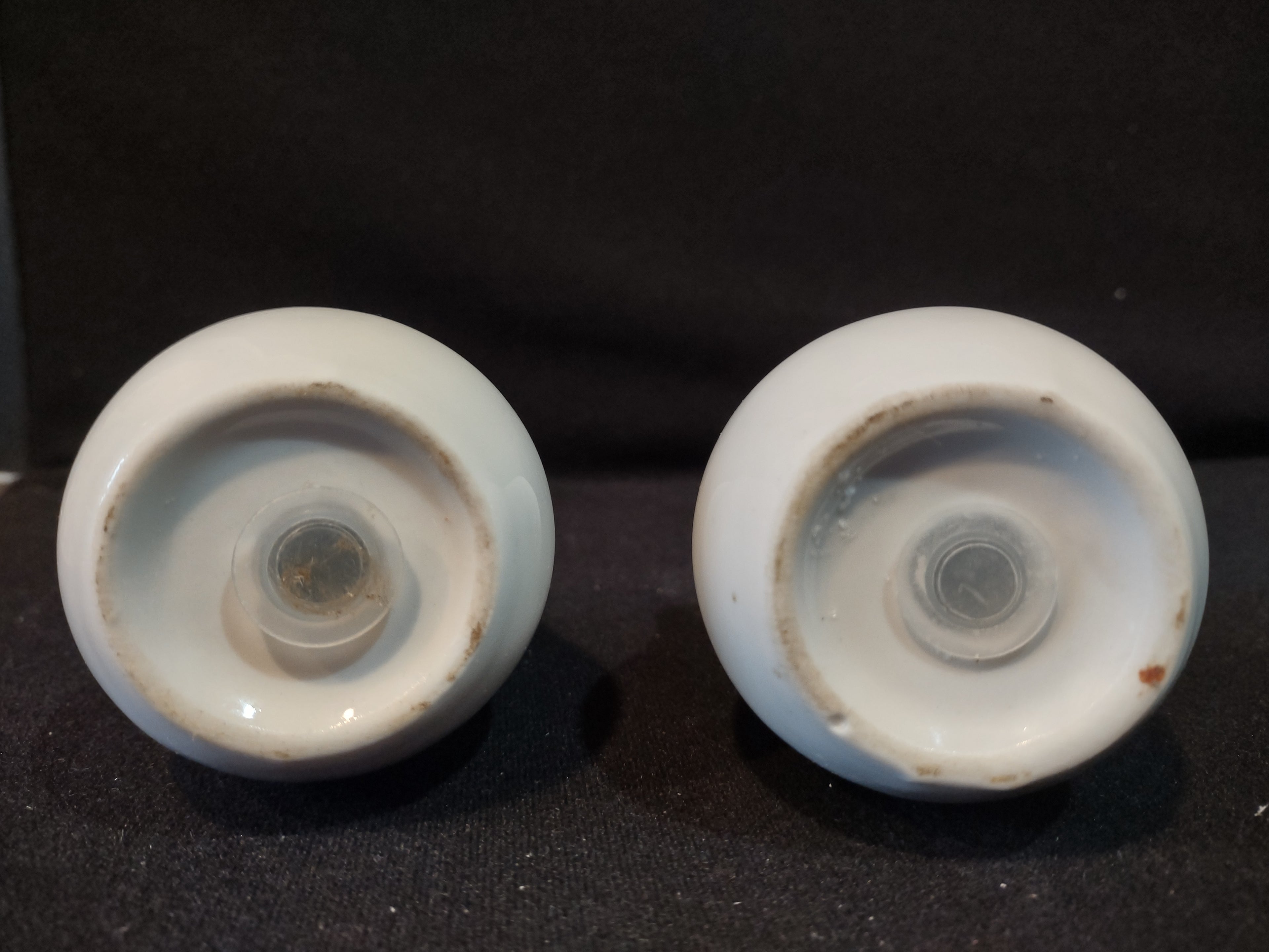 Vintage Salt and Pepper Shaker White Ceramic Scroll (lot 5379)