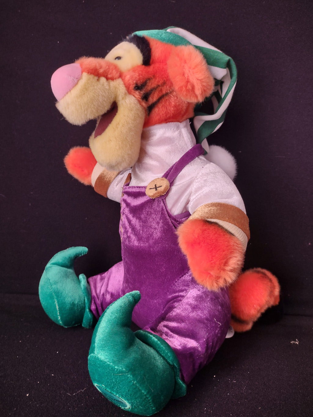 Christmas Disney Plush Stuffed Tigger Toy (lot 2361)