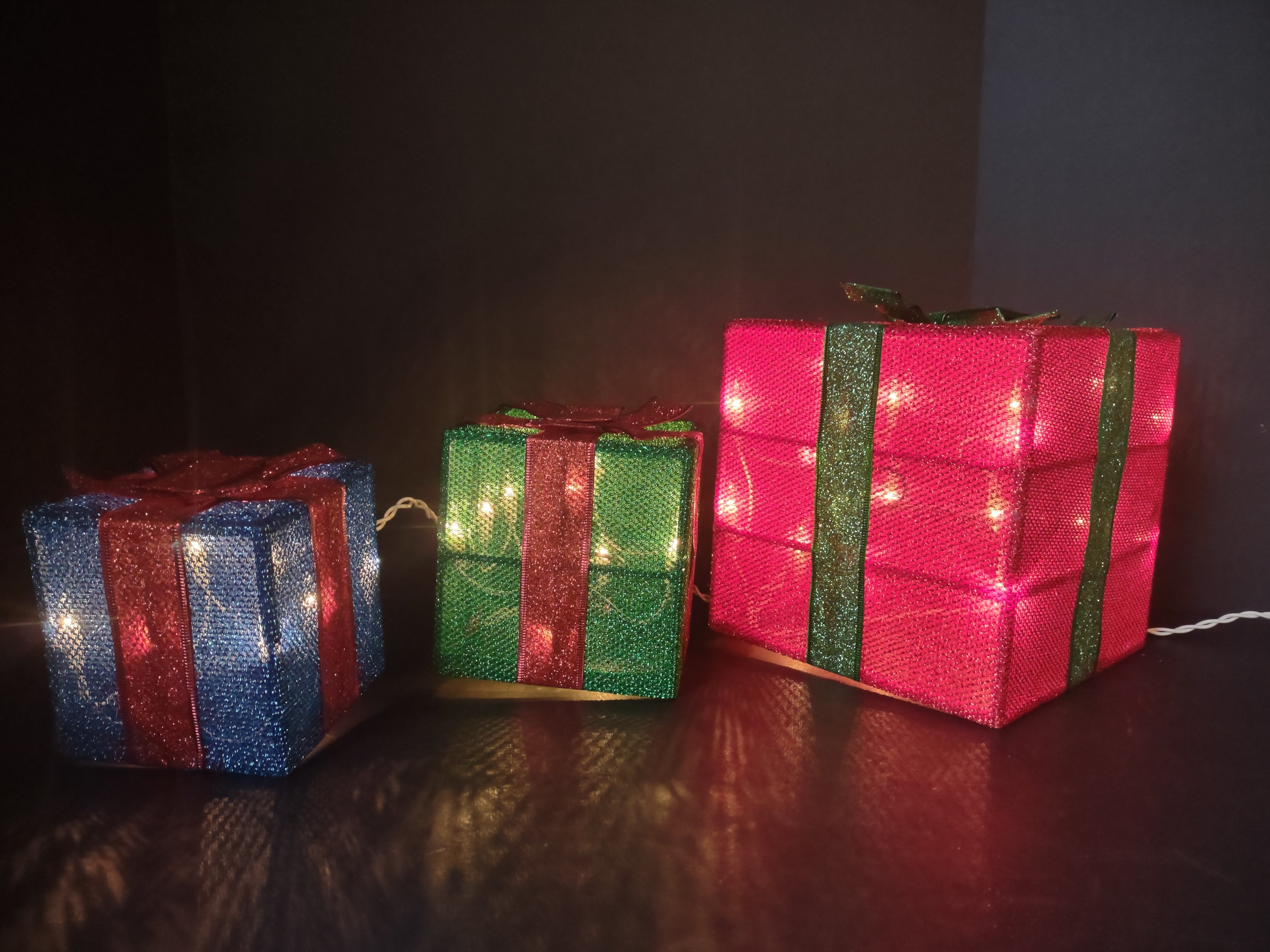 Christmas Tinsel Set of Light Up Present Gift Boxes (lot 1371)