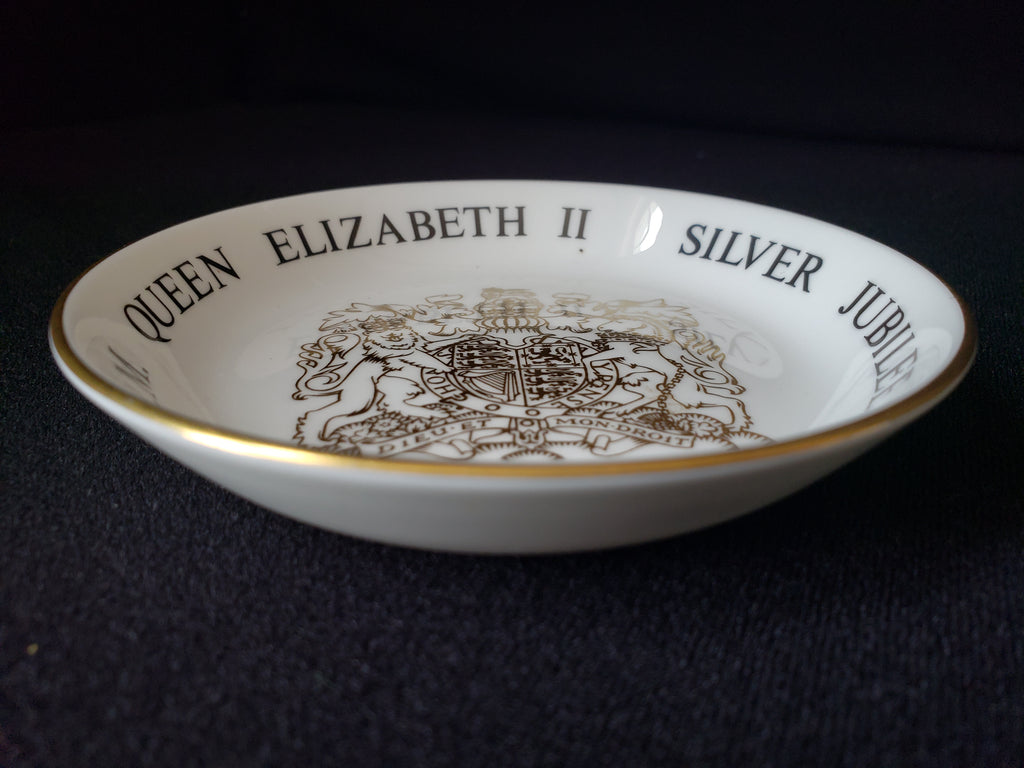 Vintage Royal Worcester H.M. Queen Elizabeth II Jubilee Dish 4-1/2" (lot 2085)