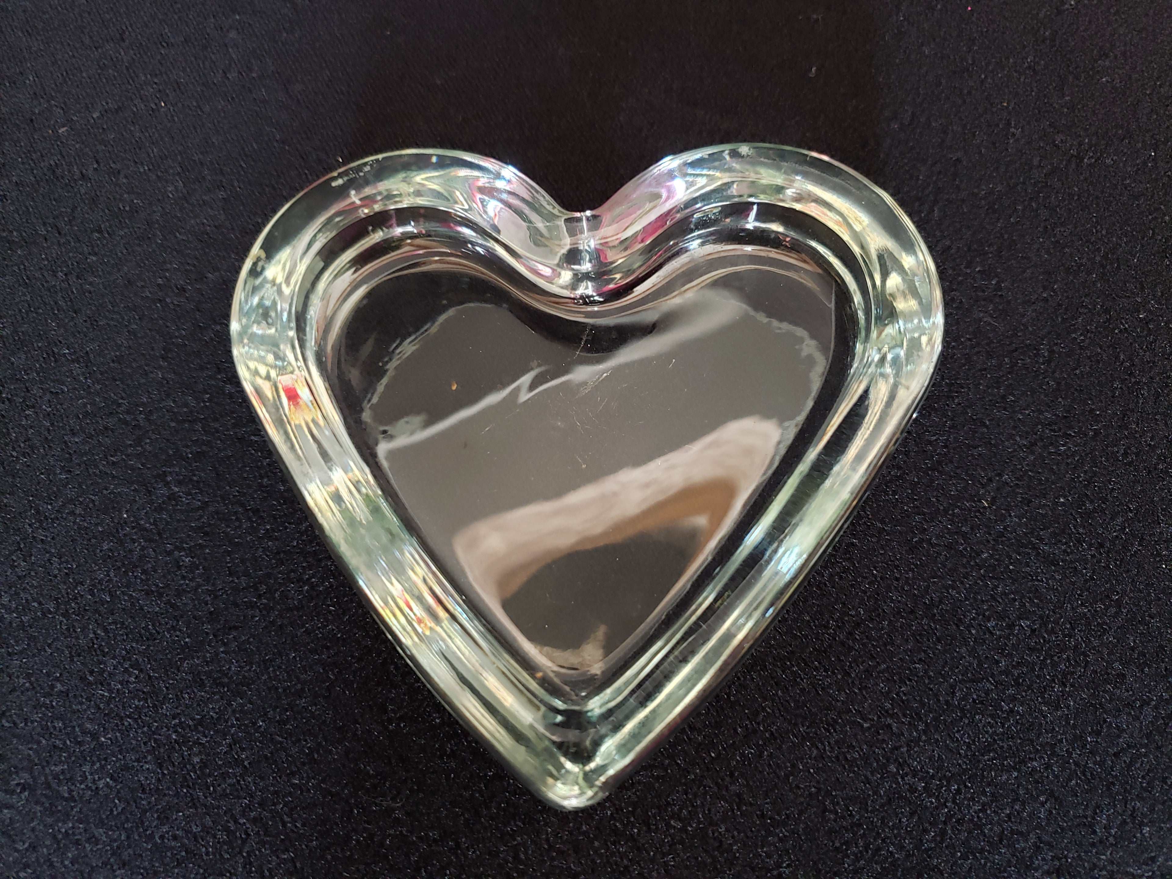 Vintage Glass Heart Dish Ashtray Trinket Jewelry Dish 3-1/2" (2152)
